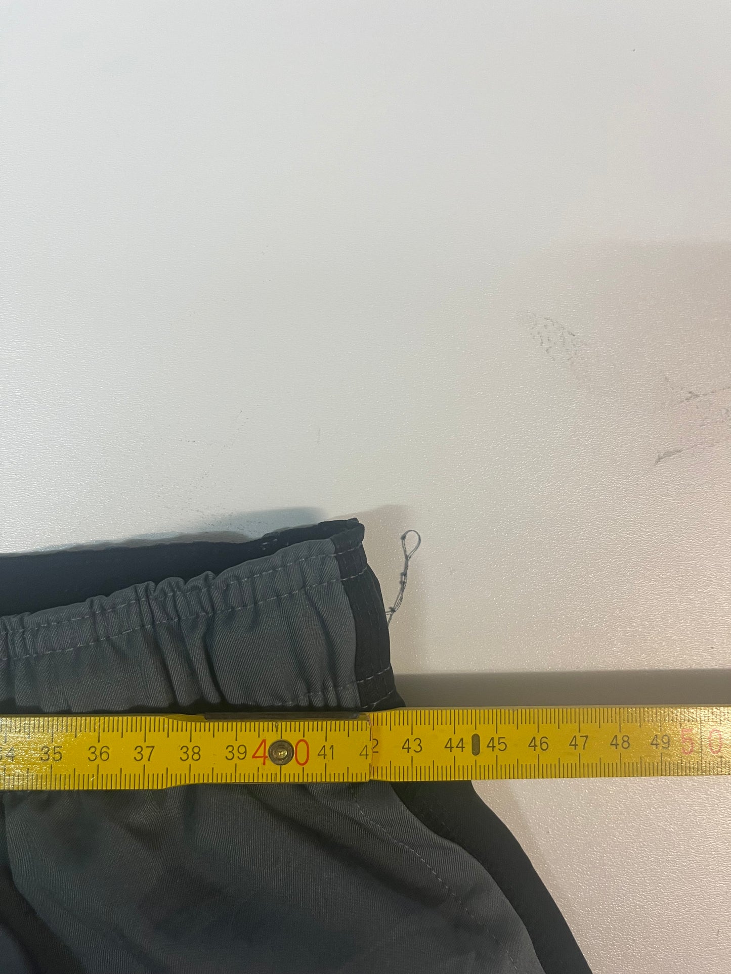 Entdecke unsere Vintage Track Pants von Nike und anderen Marken, erhältlich bei Valuxery.de - Dein Shop für trendige Vintage - Kleidung. Unsere Track Pants sind aus hochwertigen Materialien und