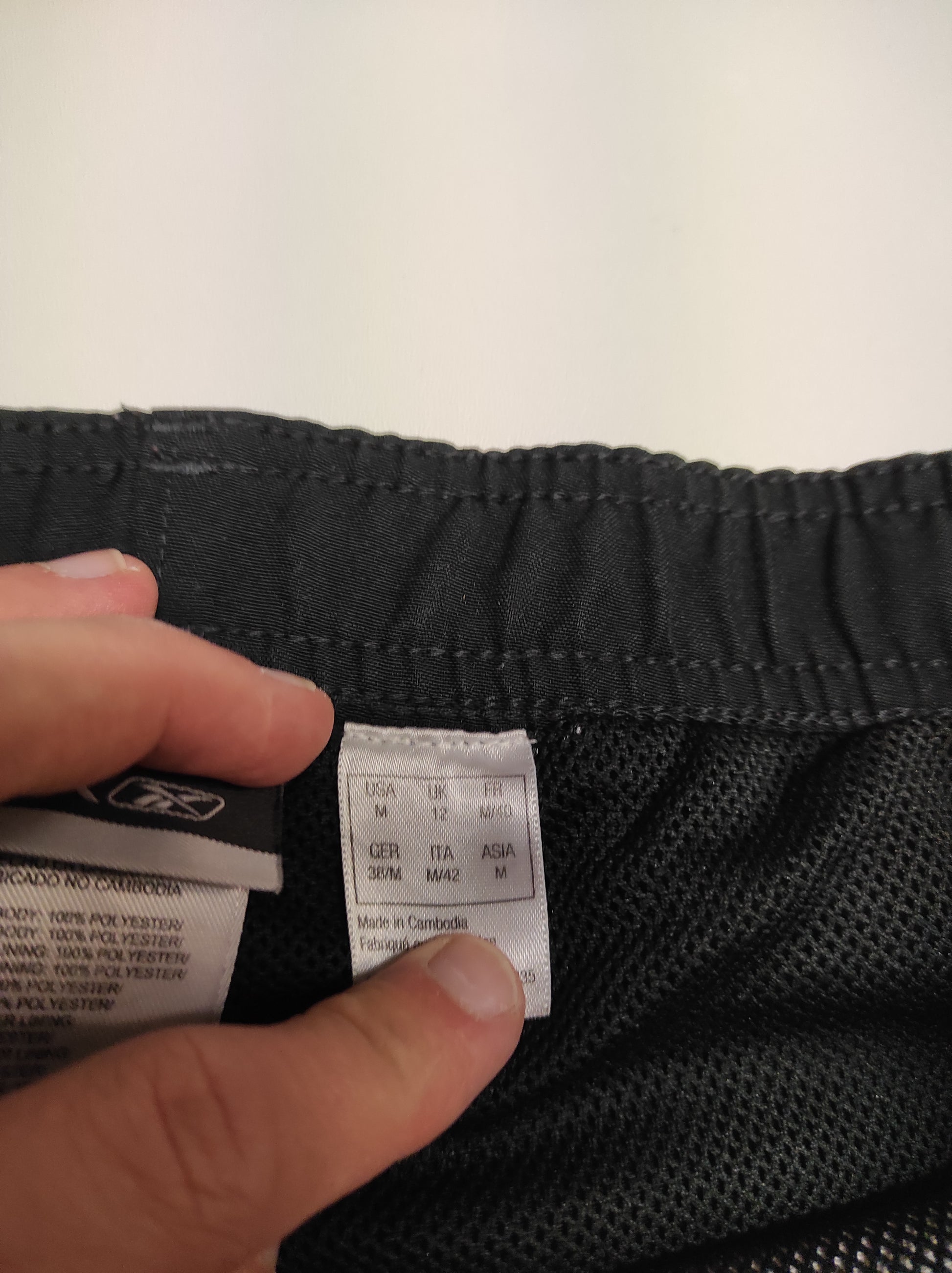 Entdecke unsere Vintage Track Pants von Nike und anderen Marken, erhältlich bei Valuxery.de - Dein Shop für trendige Vintage - Kleidung. Unsere Track Pants sind aus hochwertigen Materialien und