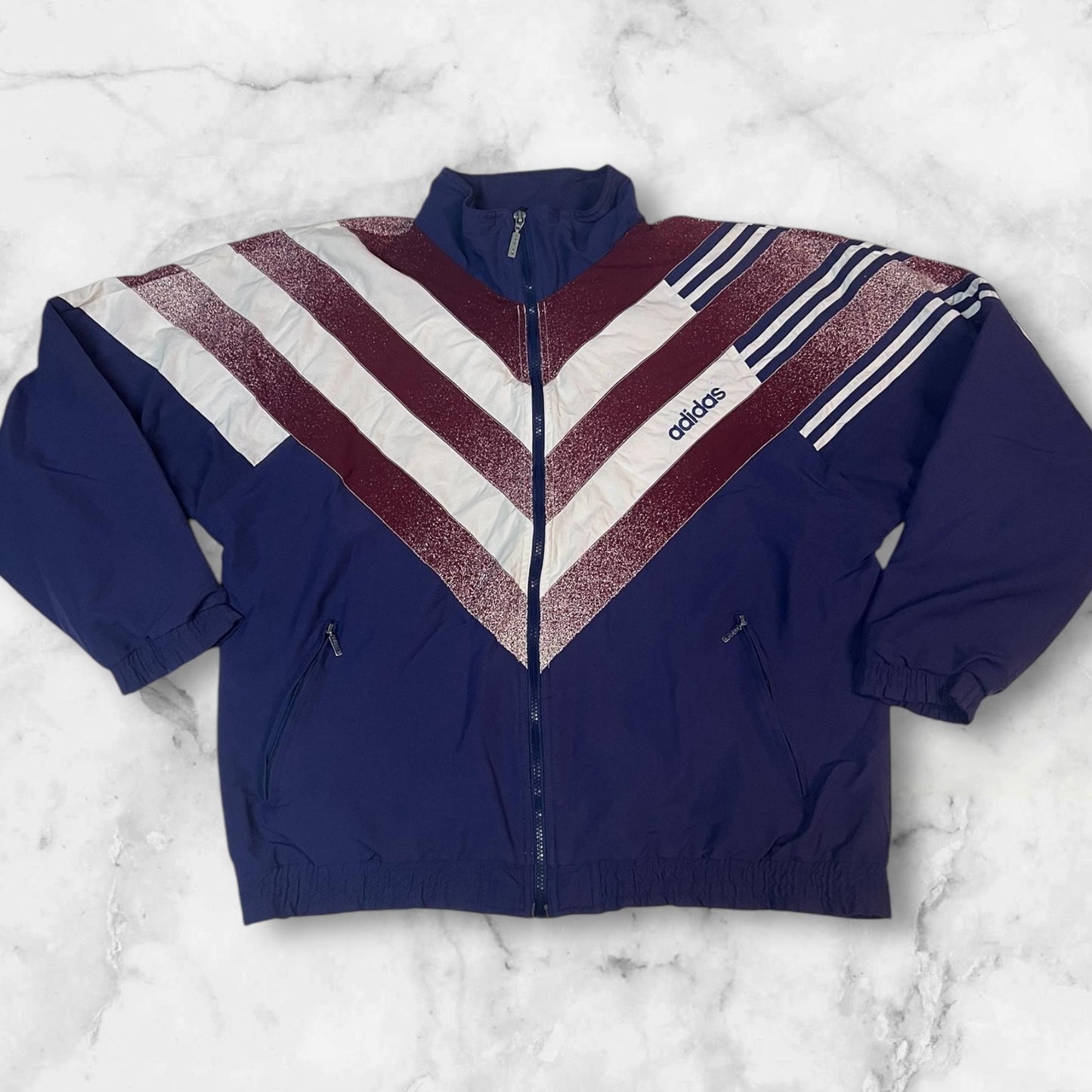 Entdecke unsere Vintage Track Pants von Nike und anderen Marken, erhältlich bei Valuxery.de - Dein Shop für trendige Vintage - Kleidung. Unsere Track Pants sind aus hochwertigen Materialien und