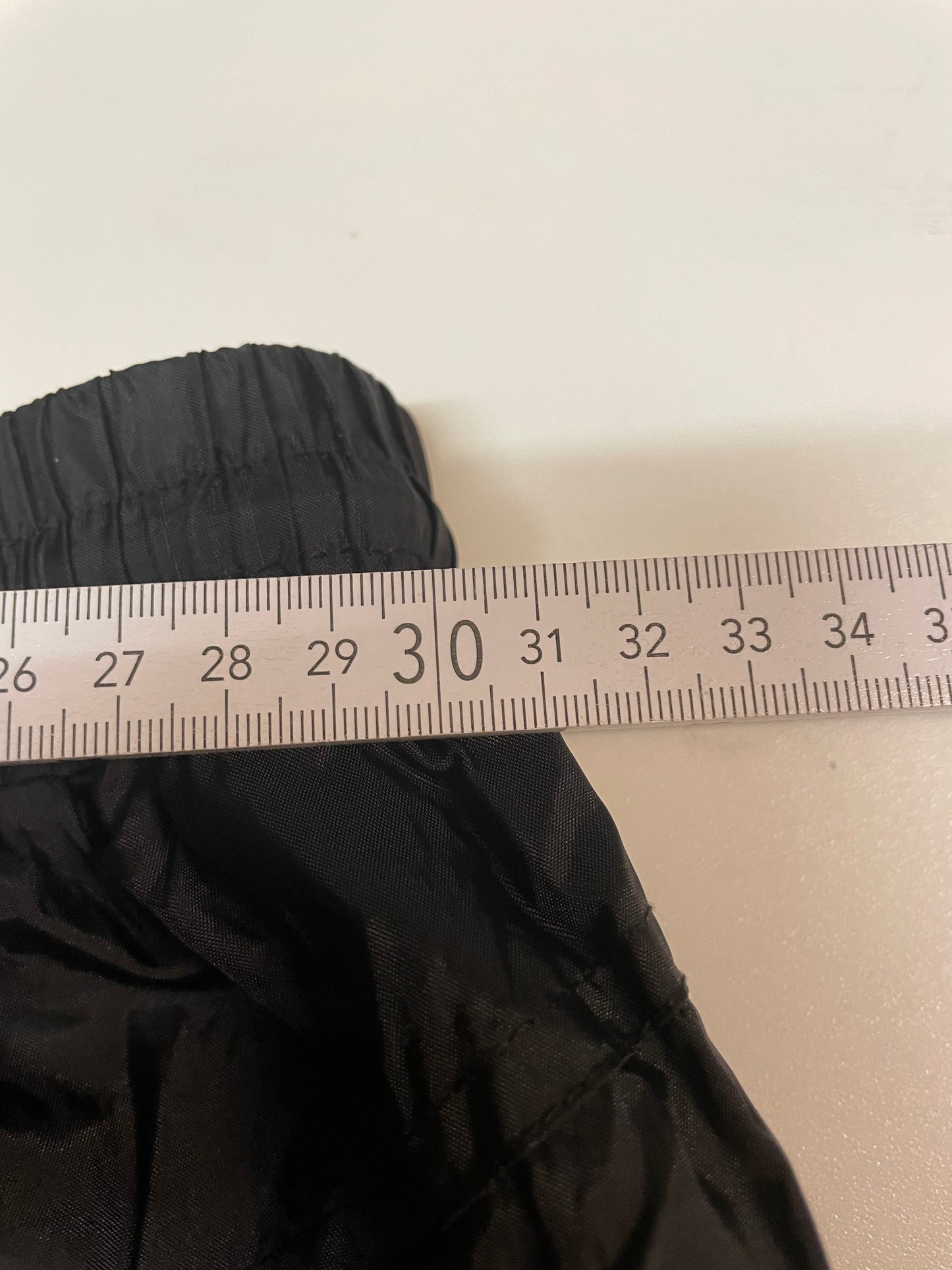 Entdecke unsere Vintage Track Pants von Nike und anderen Marken, erhältlich bei Valuxery.de - Dein Shop für trendige Vintage - Kleidung. Unsere Track Pants sind aus hochwertigen Materialien und