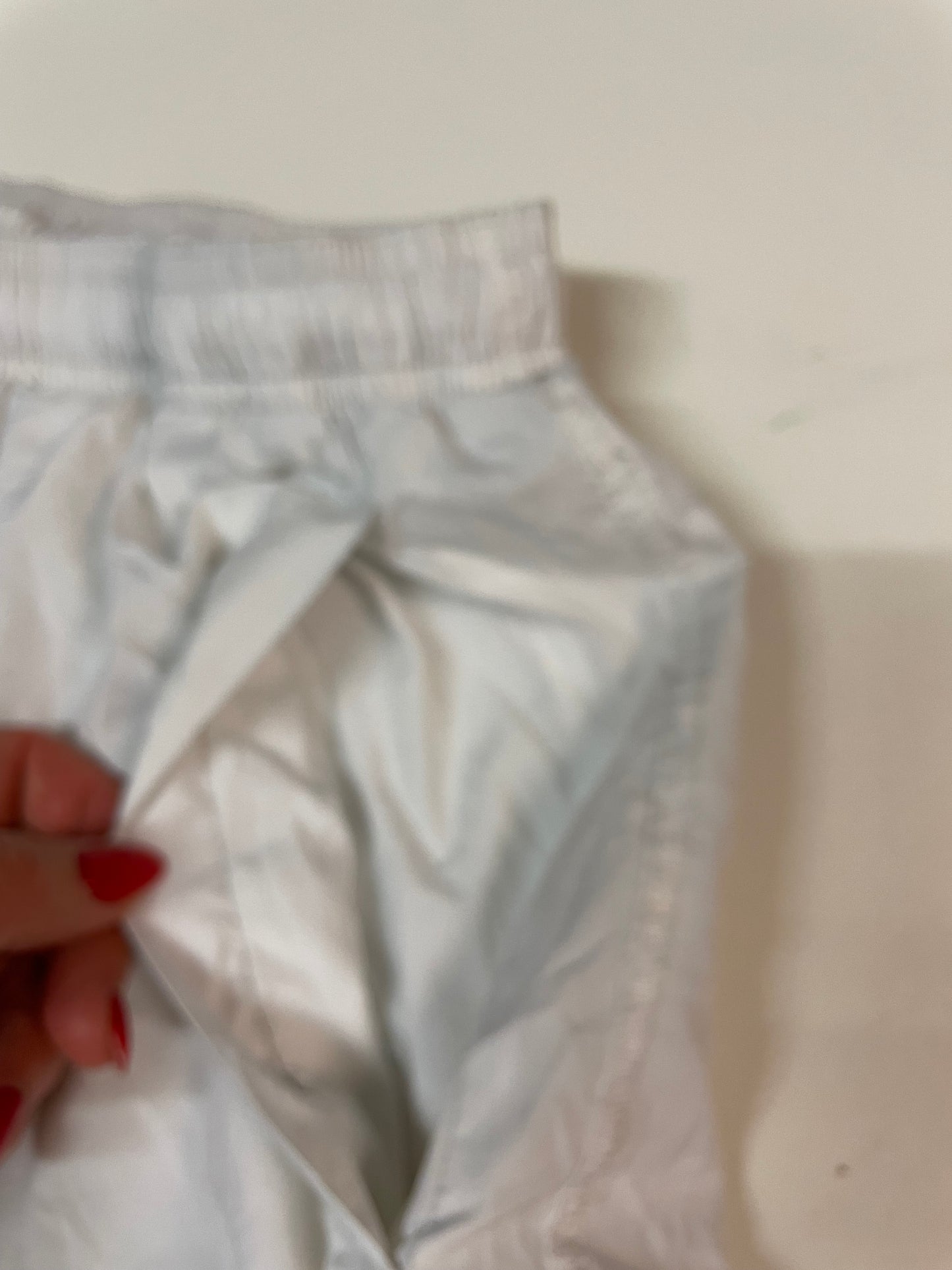 Entdecke unsere Vintage Track Pants von Nike und anderen Marken, erhältlich bei Valuxery.de - Dein Shop für trendige Vintage - Kleidung. Unsere Track Pants sind aus hochwertigen Materialien und