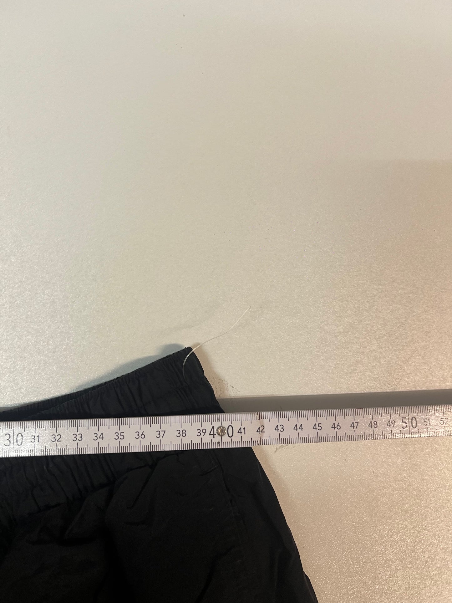 Entdecke unsere Vintage Track Pants von Nike und anderen Marken, erhältlich bei Valuxery.de - Dein Shop für trendige Vintage - Kleidung. Unsere Track Pants sind aus hochwertigen Materialien und