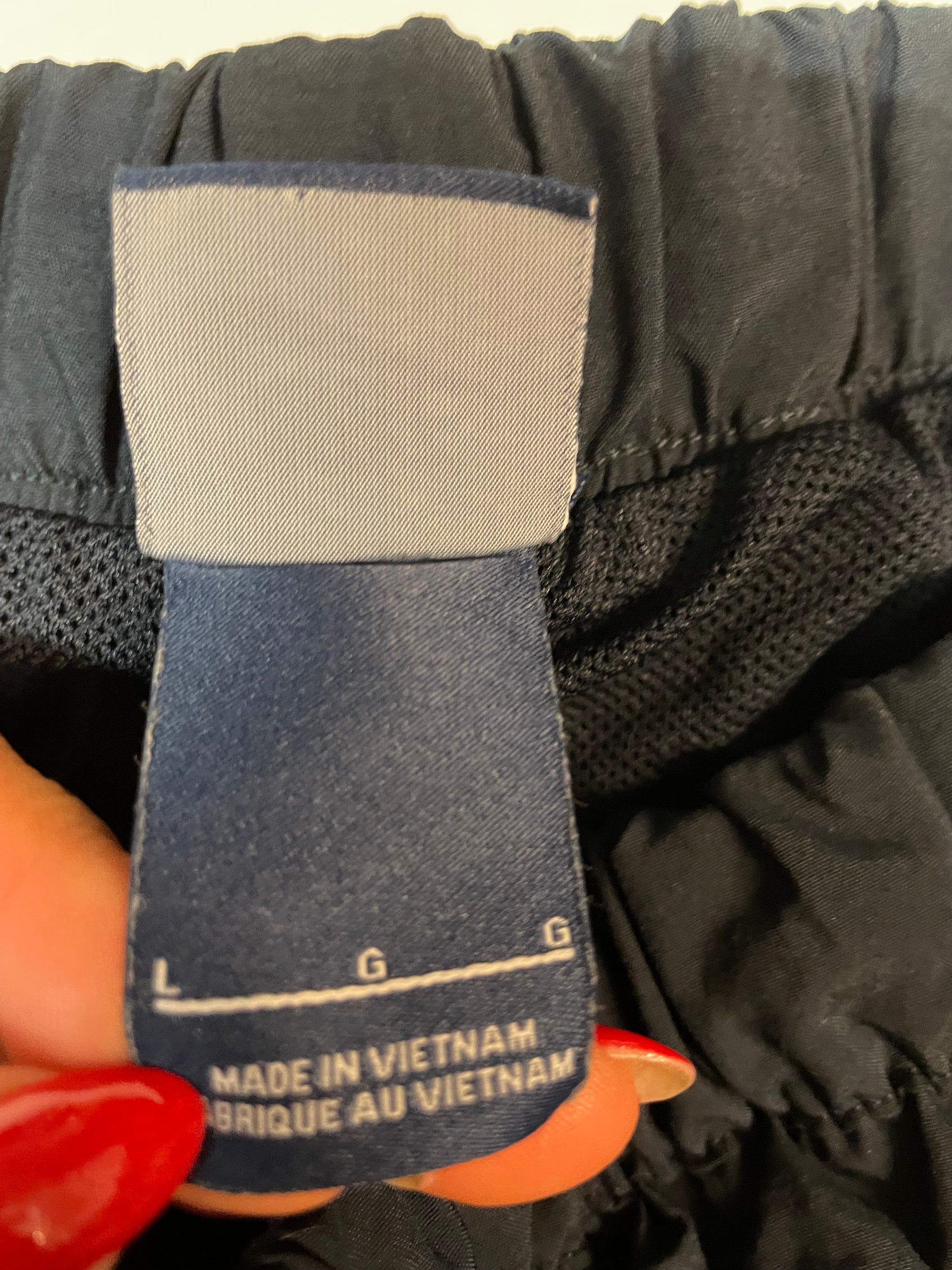 Entdecke unsere Vintage Track Pants von Nike und anderen Marken, erhältlich bei Valuxery.de - Dein Shop für trendige Vintage - Kleidung. Unsere Track Pants sind aus hochwertigen Materialien und