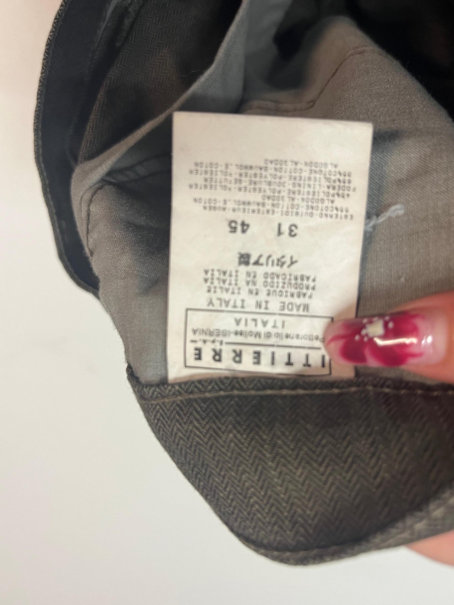Entdecke unsere Vintage Track Pants von Nike und anderen Marken, erhältlich bei Valuxery.de - Dein Shop für trendige Vintage - Kleidung. Unsere Track Pants sind aus hochwertigen Materialien und