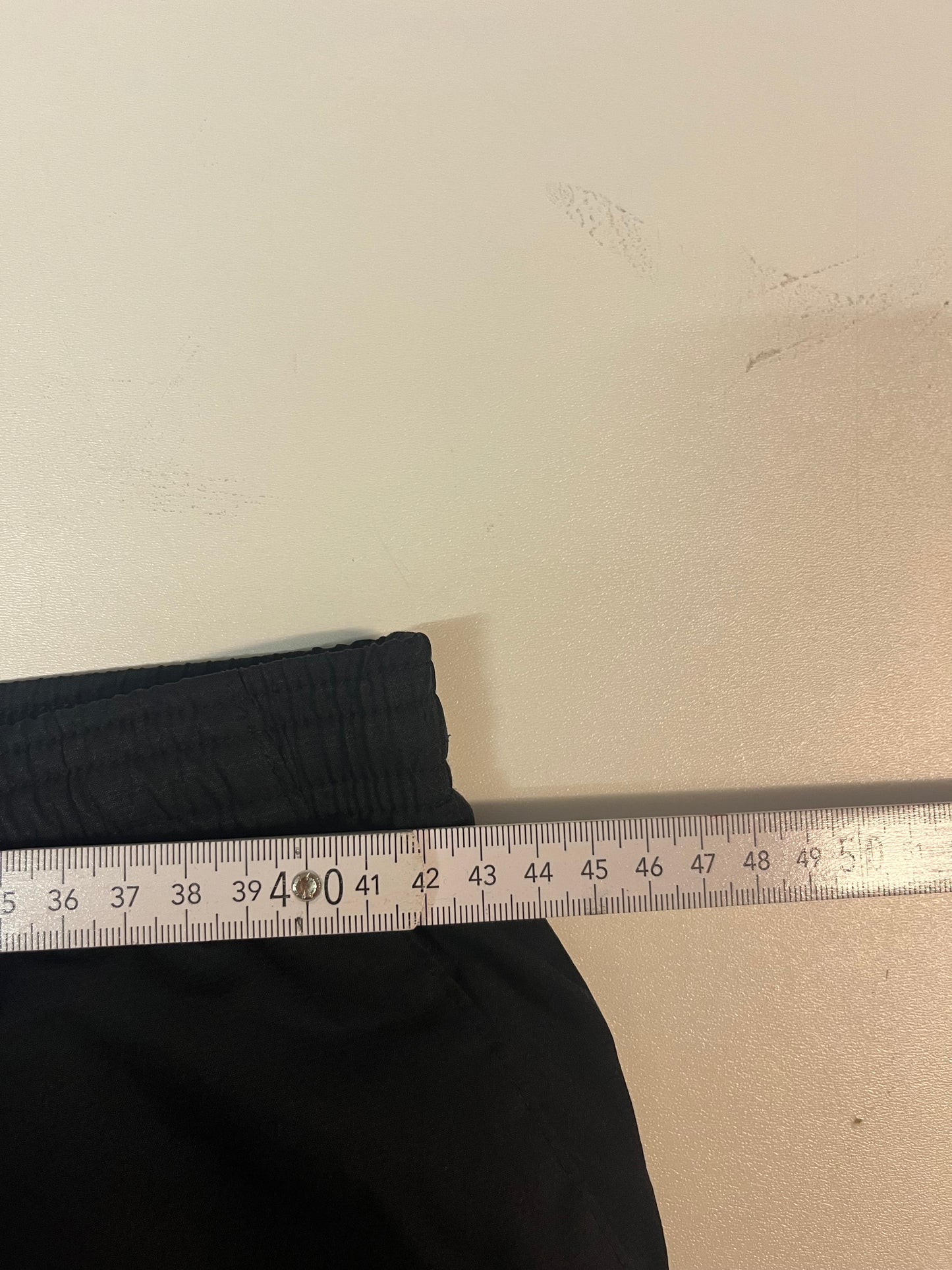 Entdecke unsere Vintage Track Pants von Nike und anderen Marken, erhältlich bei Valuxery.de - Dein Shop für trendige Vintage - Kleidung. Unsere Track Pants sind aus hochwertigen Materialien und