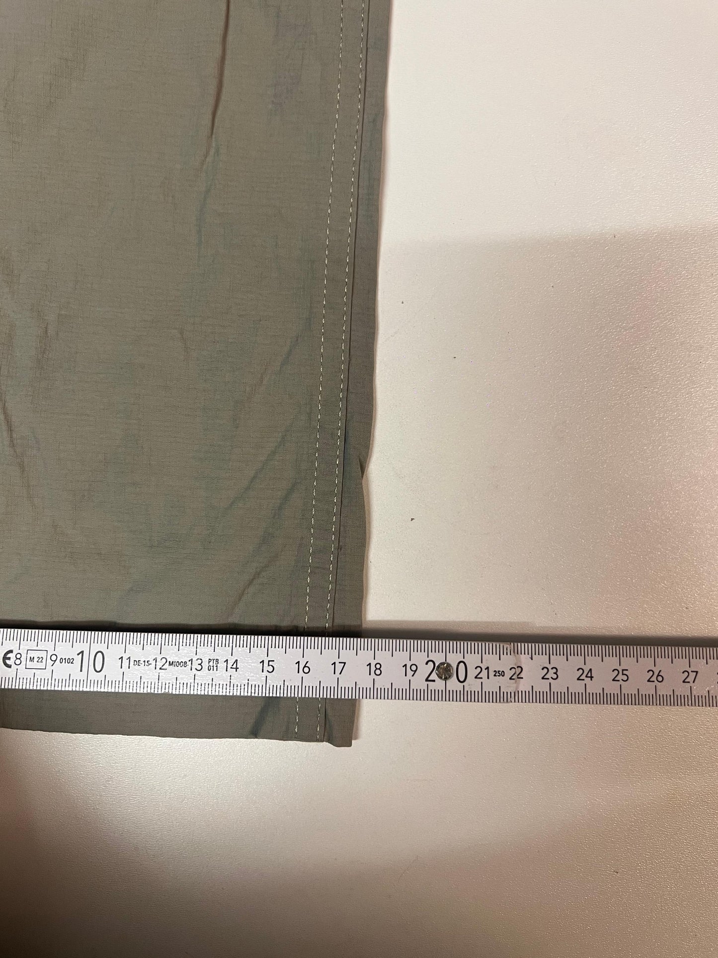 Entdecke unsere Vintage Track Pants von Nike und anderen Marken, erhältlich bei Valuxery.de - Dein Shop für trendige Vintage - Kleidung. Unsere Track Pants sind aus hochwertigen Materialien und