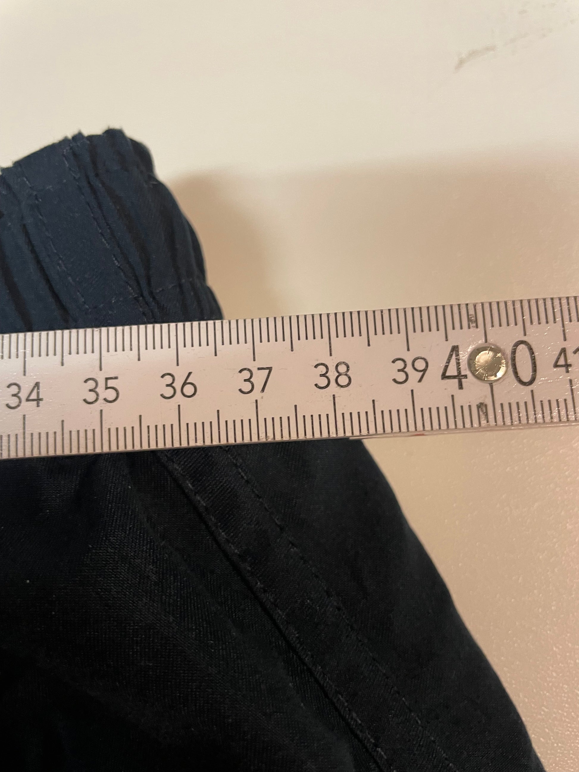 Entdecke unsere Vintage Track Pants von Nike und anderen Marken, erhältlich bei Valuxery.de - Dein Shop für trendige Vintage - Kleidung. Unsere Track Pants sind aus hochwertigen Materialien und