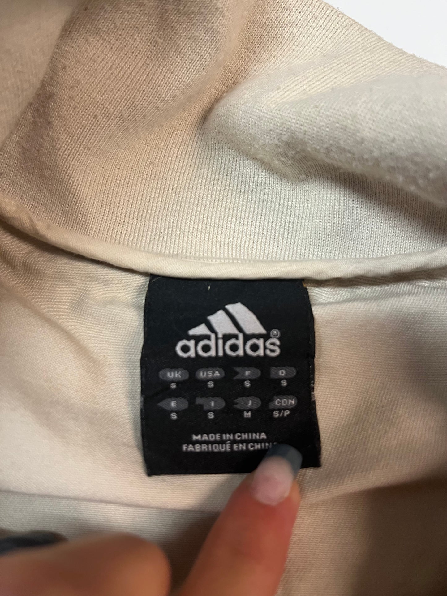 Entdecke unsere Vintage Track Pants von Nike und anderen Marken, erhältlich bei Valuxery.de - Dein Shop für trendige Vintage - Kleidung. Unsere Track Pants sind aus hochwertigen Materialien und