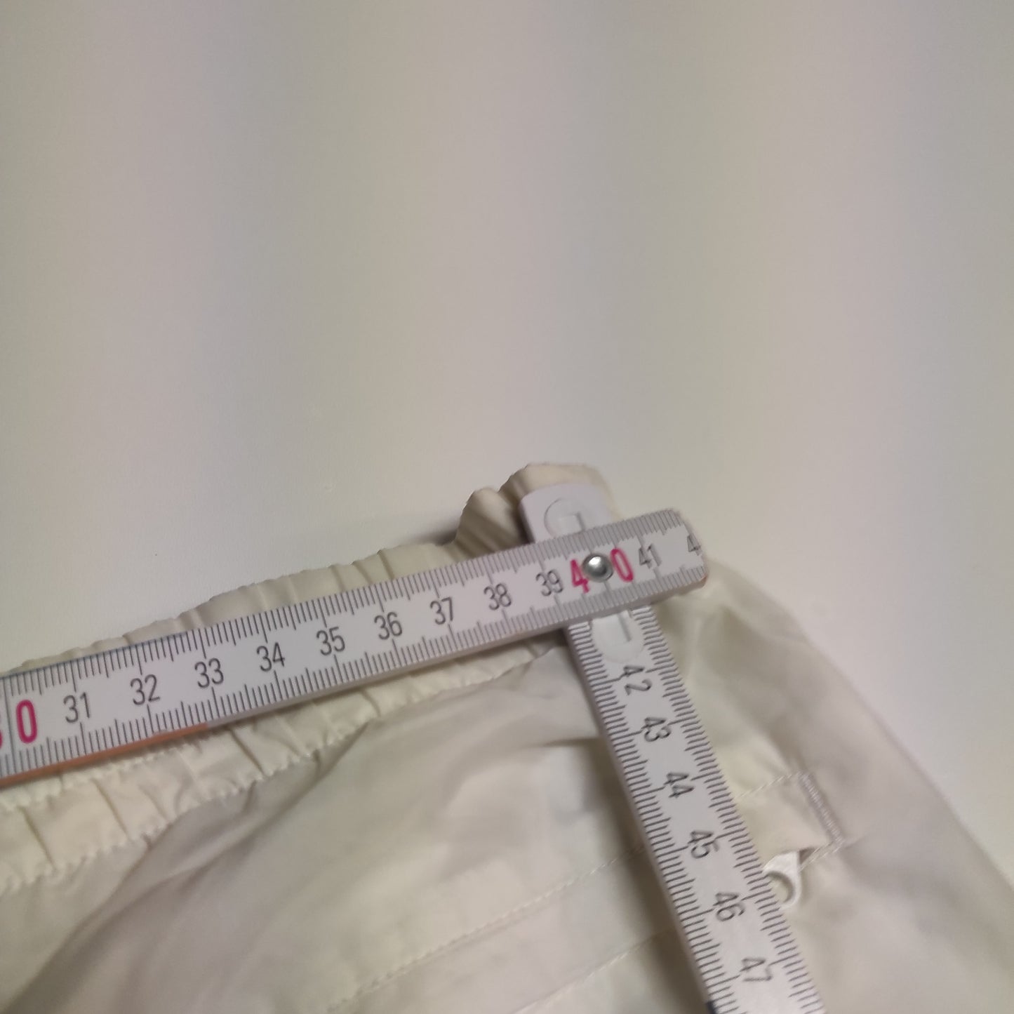 Entdecke unsere Vintage Track Pants von Nike und anderen Marken, erhältlich bei Valuxery.de - Dein Shop für trendige Vintage - Kleidung. Unsere Track Pants sind aus hochwertigen Materialien und
