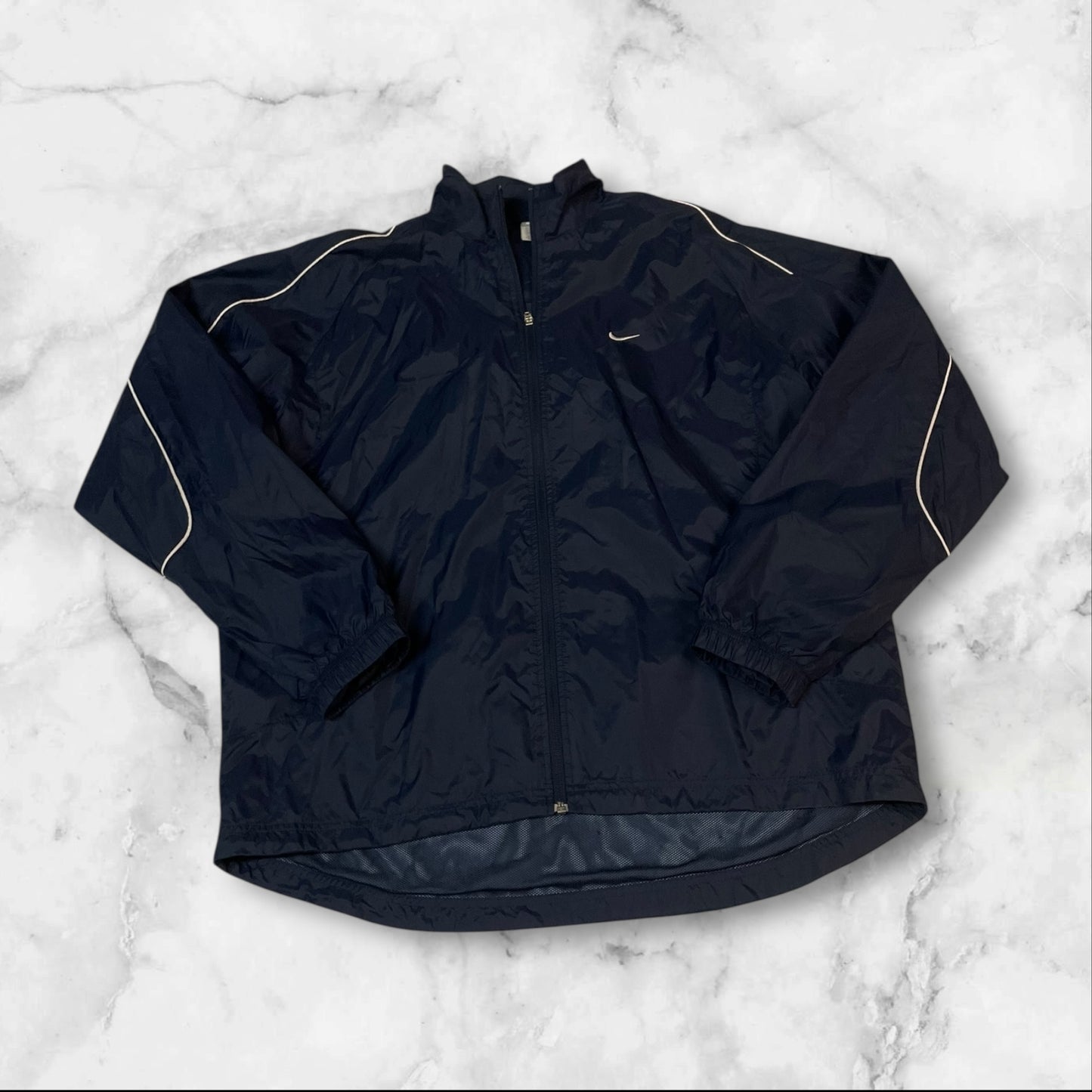 Entdecke unsere Vintage Track Pants von Nike und anderen Marken, erhältlich bei Valuxery.de - Dein Shop für trendige Vintage - Kleidung. Unsere Track Pants sind aus hochwertigen Materialien und