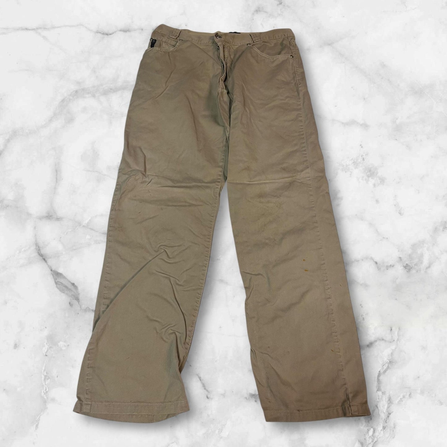 Entdecke unsere Vintage Track Pants von Nike und anderen Marken, erhältlich bei Valuxery.de - Dein Shop für trendige Vintage - Kleidung. Unsere Track Pants sind aus hochwertigen Materialien und