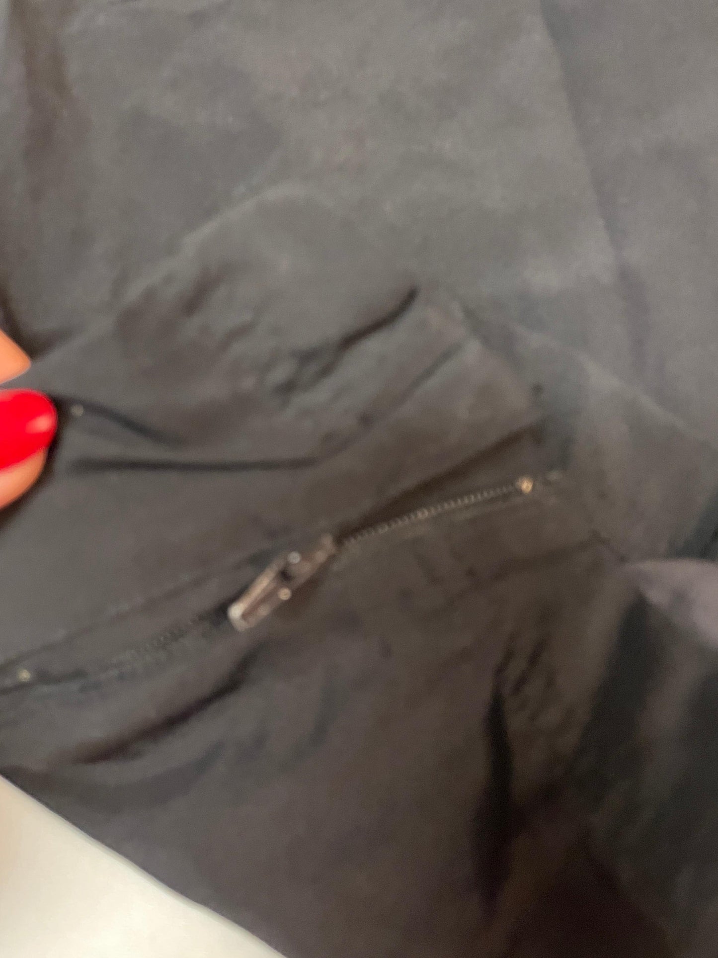 Entdecke unsere Vintage Track Pants von Nike und anderen Marken, erhältlich bei Valuxery.de - Dein Shop für trendige Vintage - Kleidung. Unsere Track Pants sind aus hochwertigen Materialien und
