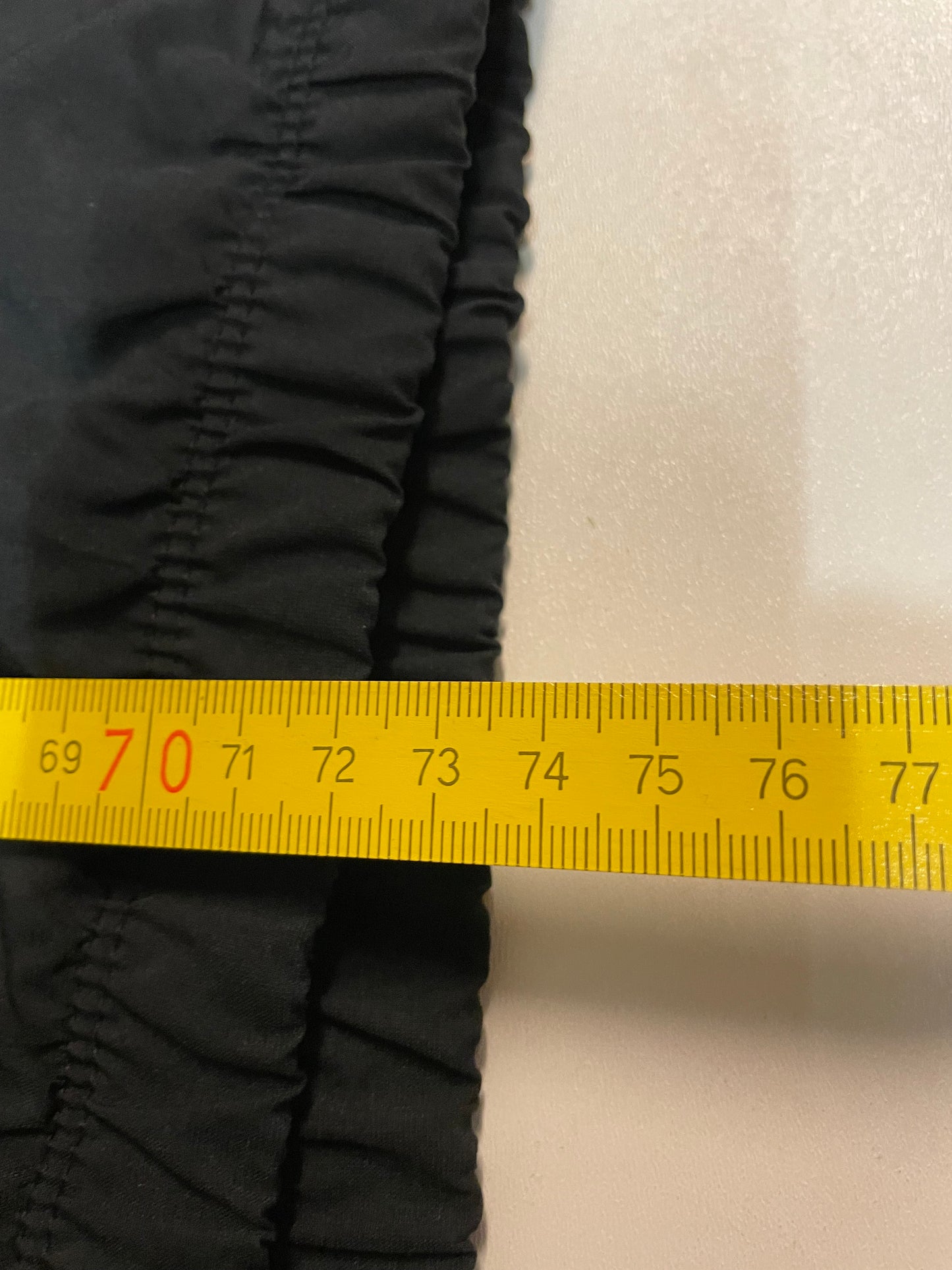 Entdecke unsere Vintage Track Pants von Nike und anderen Marken, erhältlich bei Valuxery.de - Dein Shop für trendige Vintage - Kleidung. Unsere Track Pants sind aus hochwertigen Materialien und
