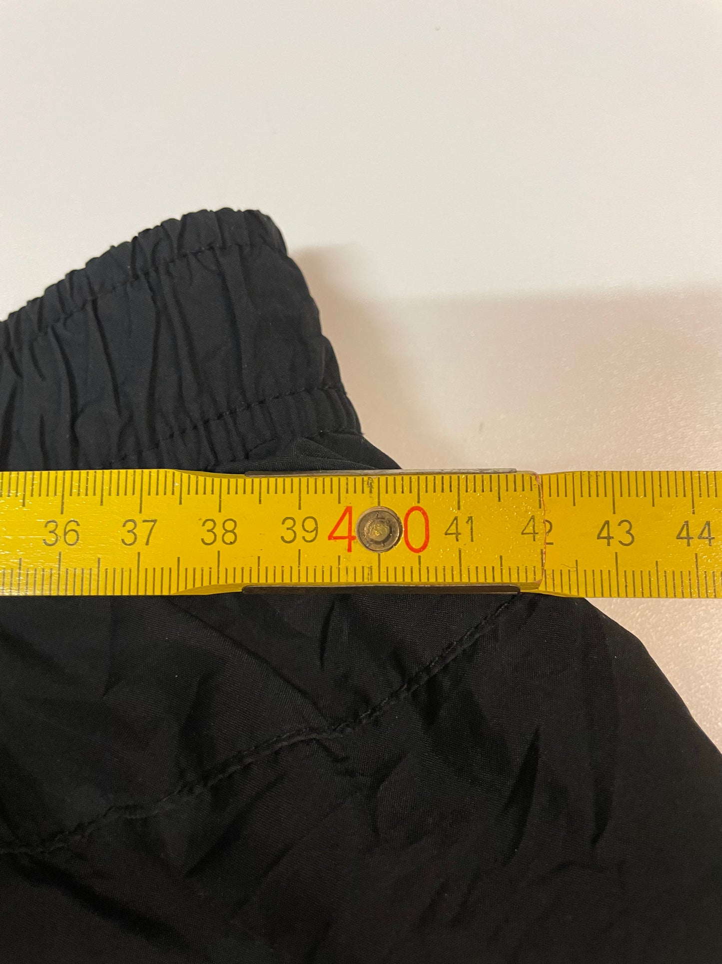 Entdecke unsere Vintage Track Pants von Nike und anderen Marken, erhältlich bei Valuxery.de - Dein Shop für trendige Vintage - Kleidung. Unsere Track Pants sind aus hochwertigen Materialien und
