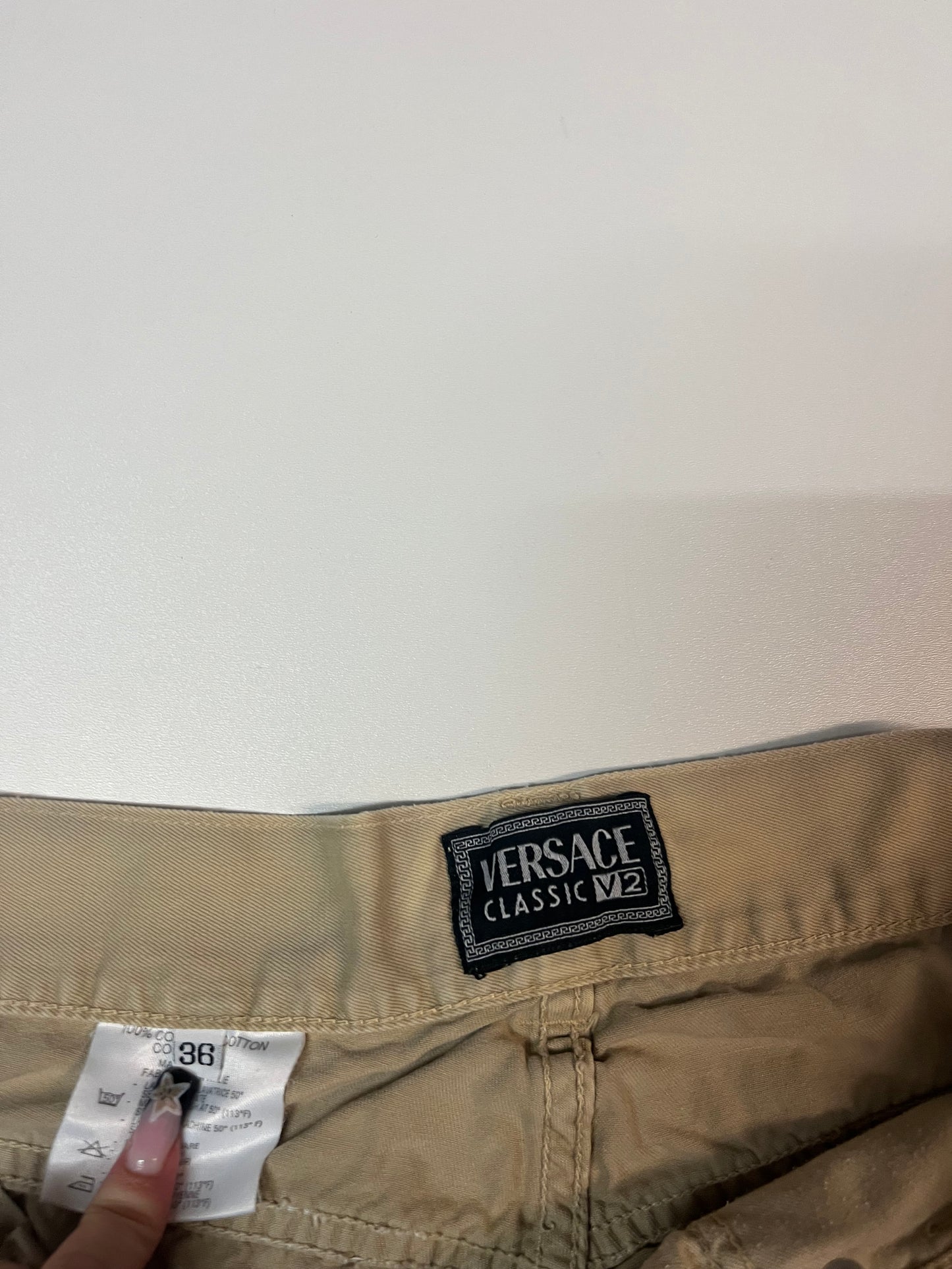 Entdecke unsere Vintage Track Pants von Nike und anderen Marken, erhältlich bei Valuxery.de - Dein Shop für trendige Vintage - Kleidung. Unsere Track Pants sind aus hochwertigen Materialien und