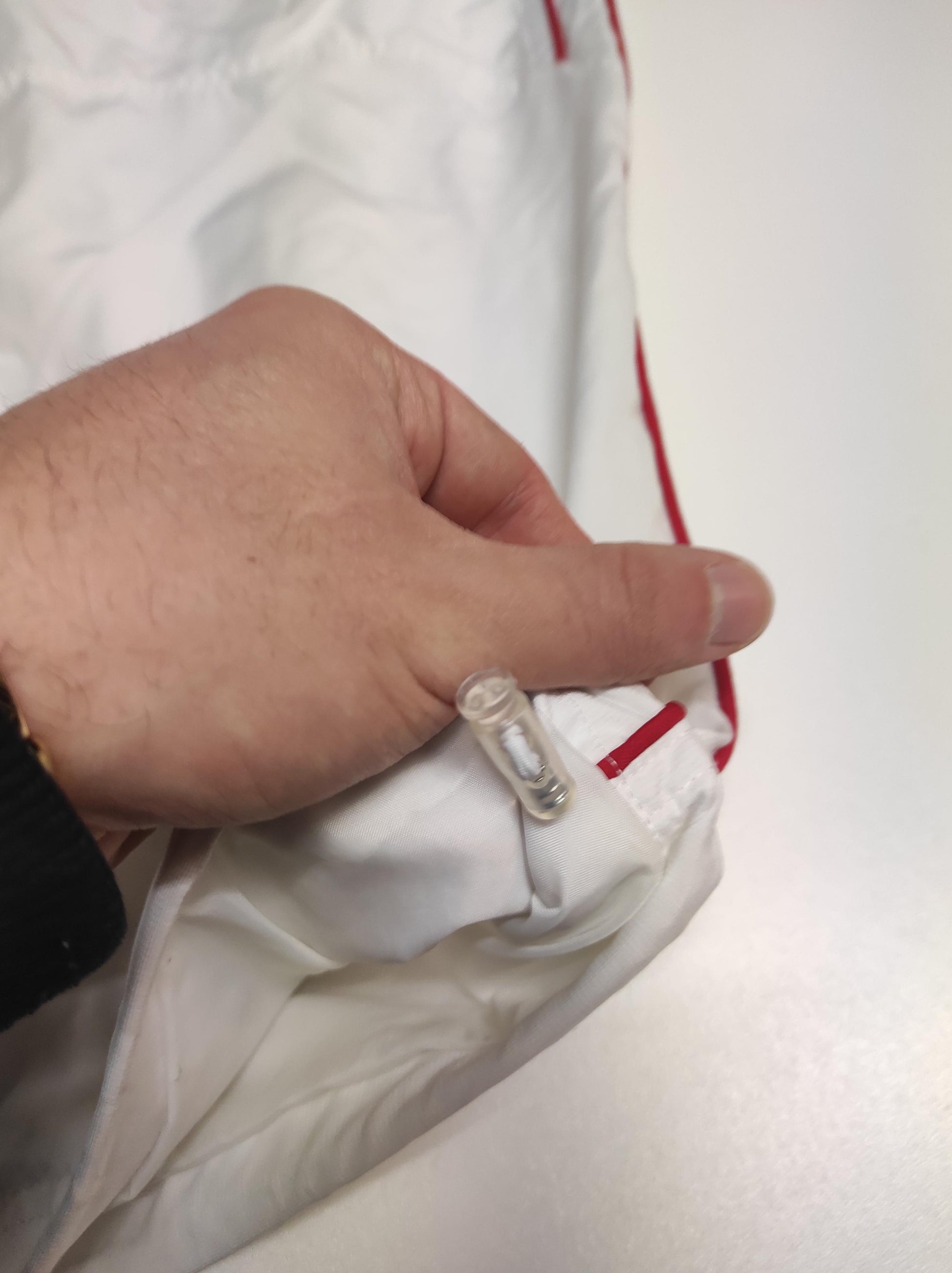 Entdecke unsere Vintage Track Pants von Nike und anderen Marken, erhältlich bei Valuxery.de - Dein Shop für trendige Vintage - Kleidung. Unsere Track Pants sind aus hochwertigen Materialien und