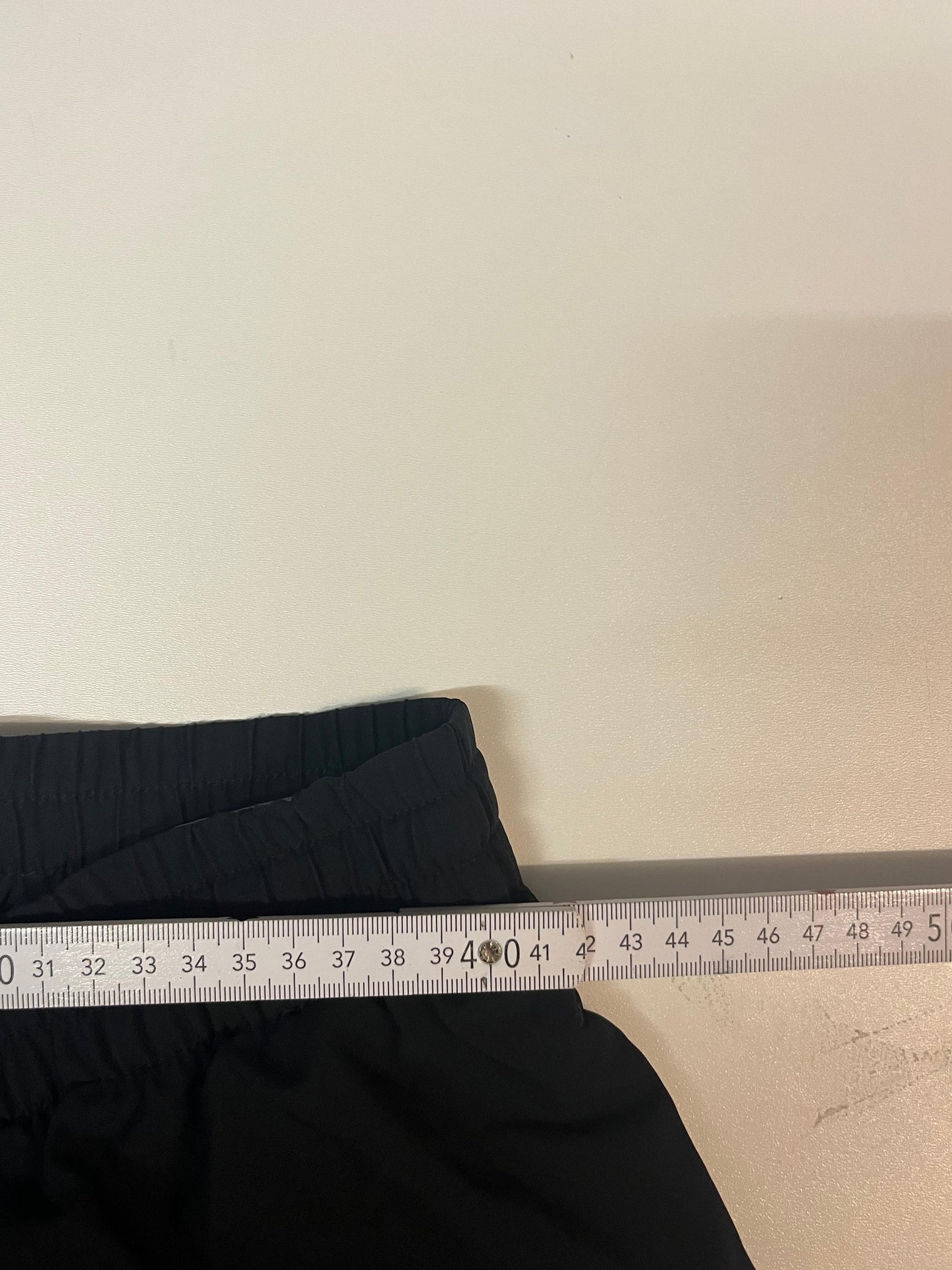 Entdecke unsere Vintage Track Pants von Nike und anderen Marken, erhältlich bei Valuxery.de - Dein Shop für trendige Vintage - Kleidung. Unsere Track Pants sind aus hochwertigen Materialien und