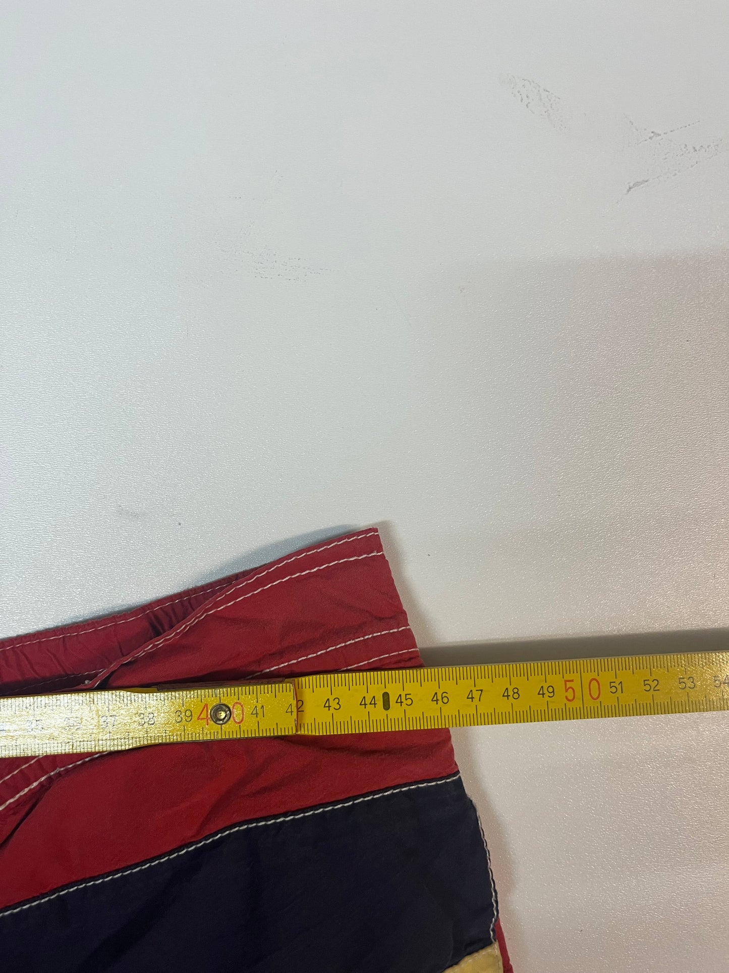 Entdecke unsere Vintage Track Pants von Nike und anderen Marken, erhältlich bei Valuxery.de - Dein Shop für trendige Vintage - Kleidung. Unsere Track Pants sind aus hochwertigen Materialien und