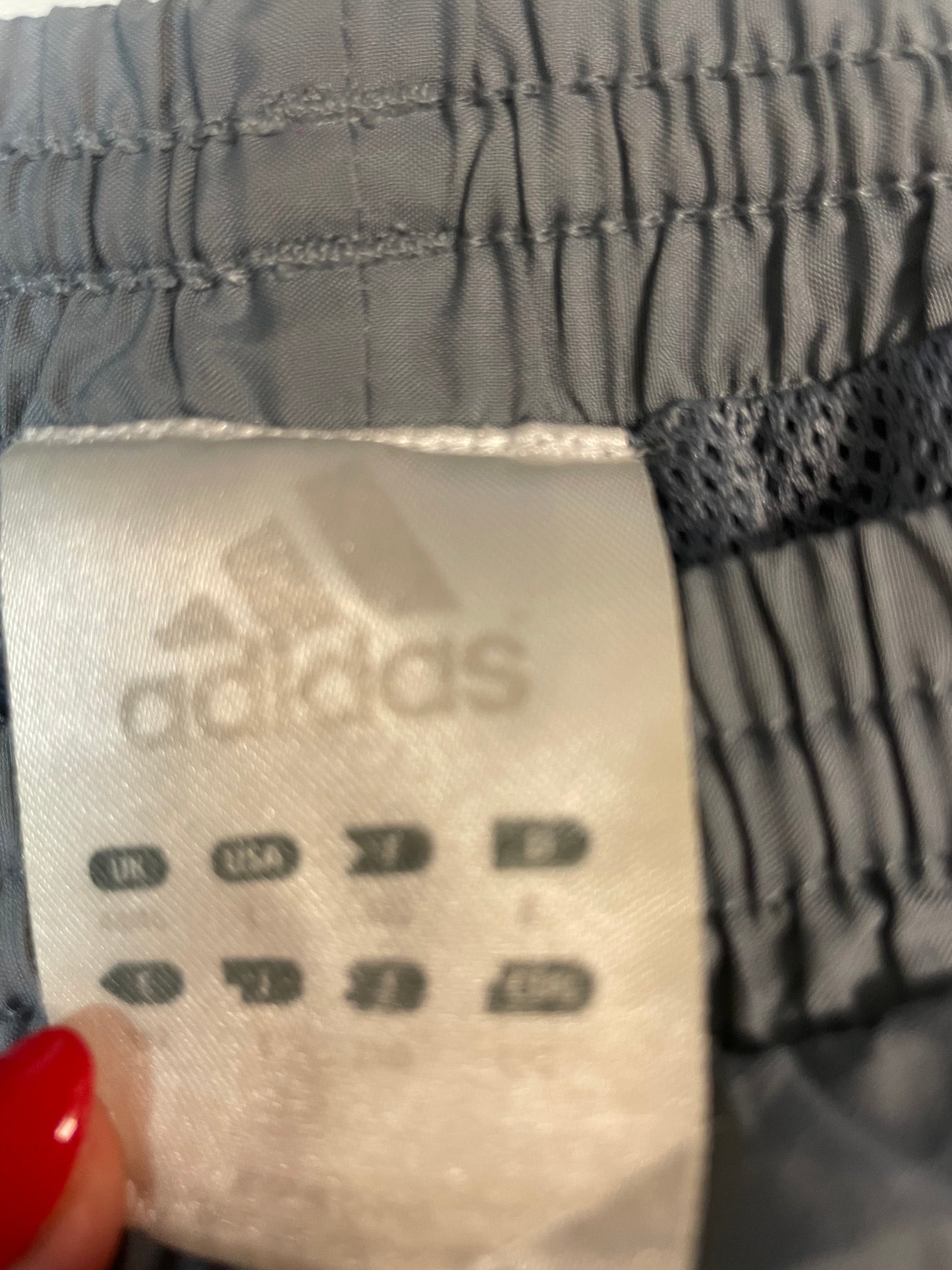 Entdecke unsere Vintage Track Pants von Nike und anderen Marken, erhältlich bei Valuxery.de - Dein Shop für trendige Vintage - Kleidung. Unsere Track Pants sind aus hochwertigen Materialien und