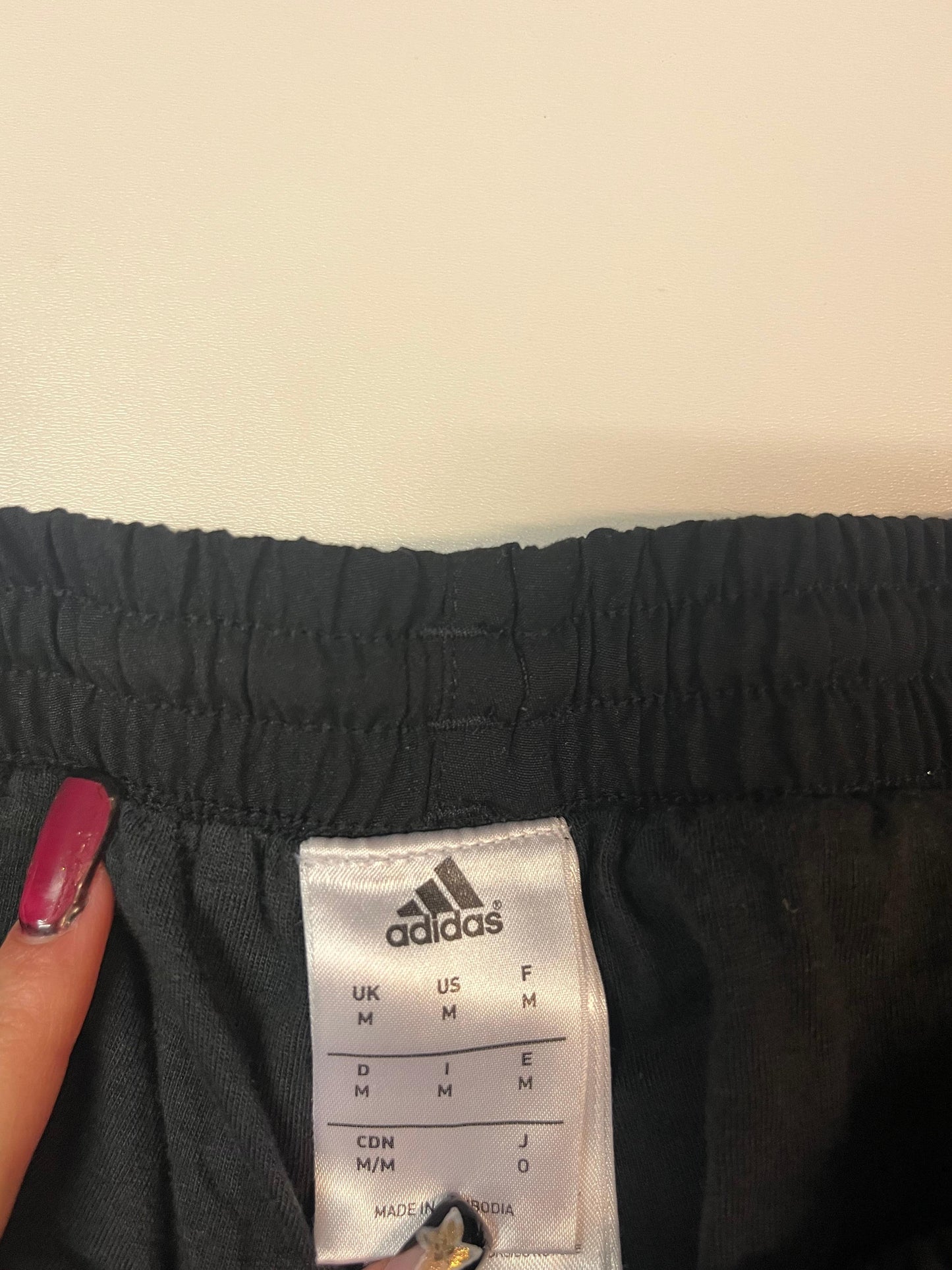Entdecke unsere Vintage Track Pants von Nike und anderen Marken, erhältlich bei Valuxery.de - Dein Shop für trendige Vintage - Kleidung. Unsere Track Pants sind aus hochwertigen Materialien und