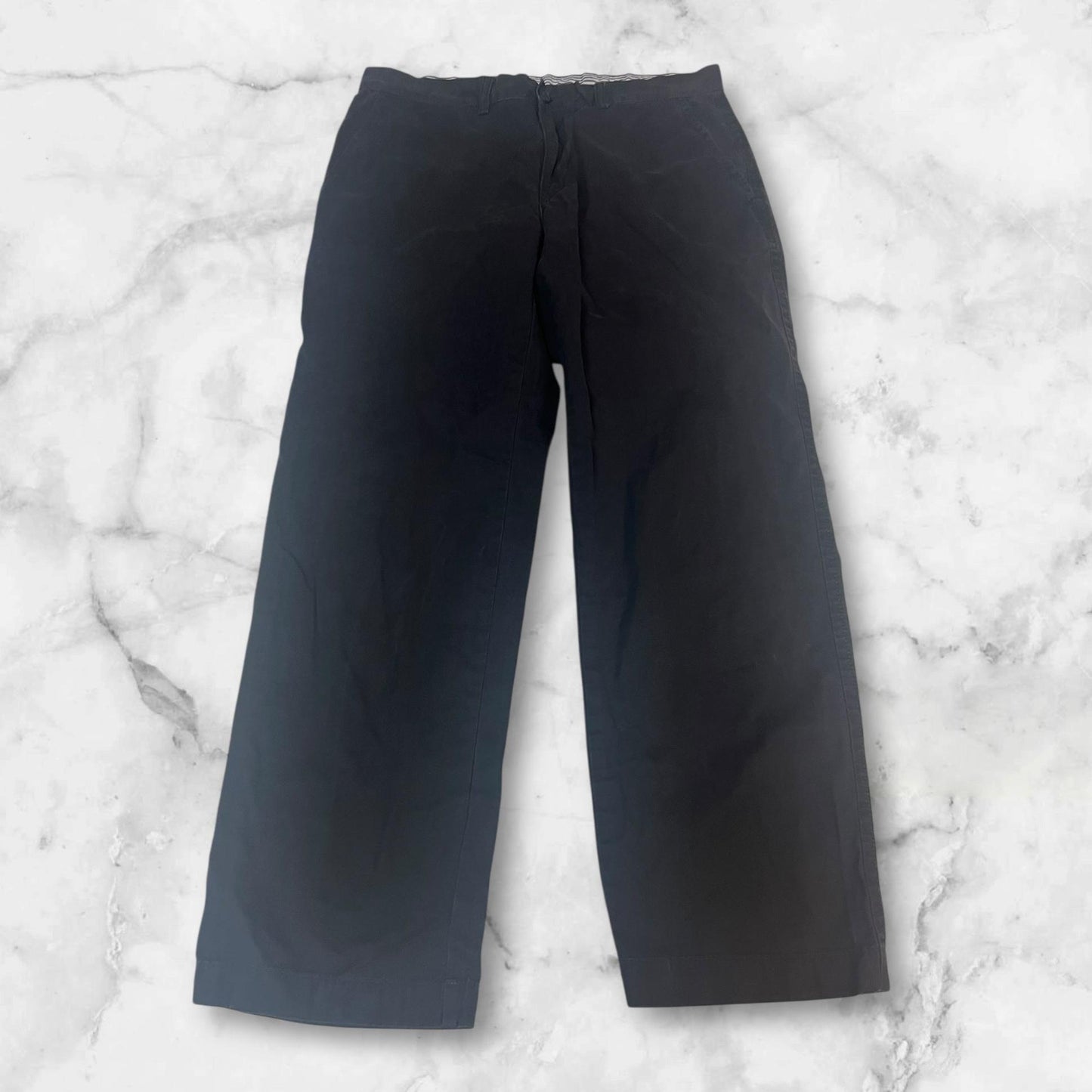 Entdecke unsere Vintage Track Pants von Nike und anderen Marken, erhältlich bei Valuxery.de - Dein Shop für trendige Vintage - Kleidung. Unsere Track Pants sind aus hochwertigen Materialien und