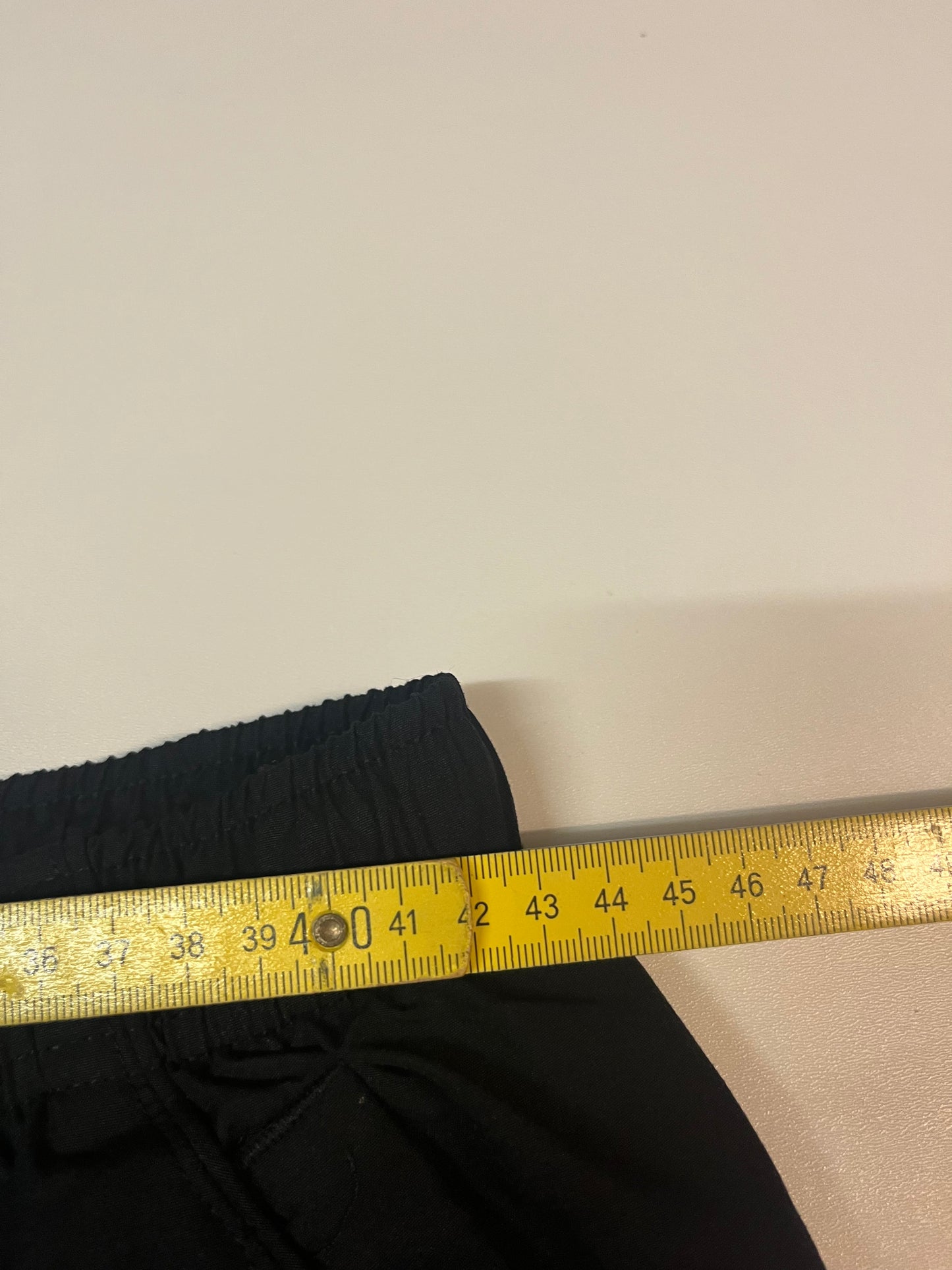 Entdecke unsere Vintage Track Pants von Nike und anderen Marken, erhältlich bei Valuxery.de - Dein Shop für trendige Vintage - Kleidung. Unsere Track Pants sind aus hochwertigen Materialien und