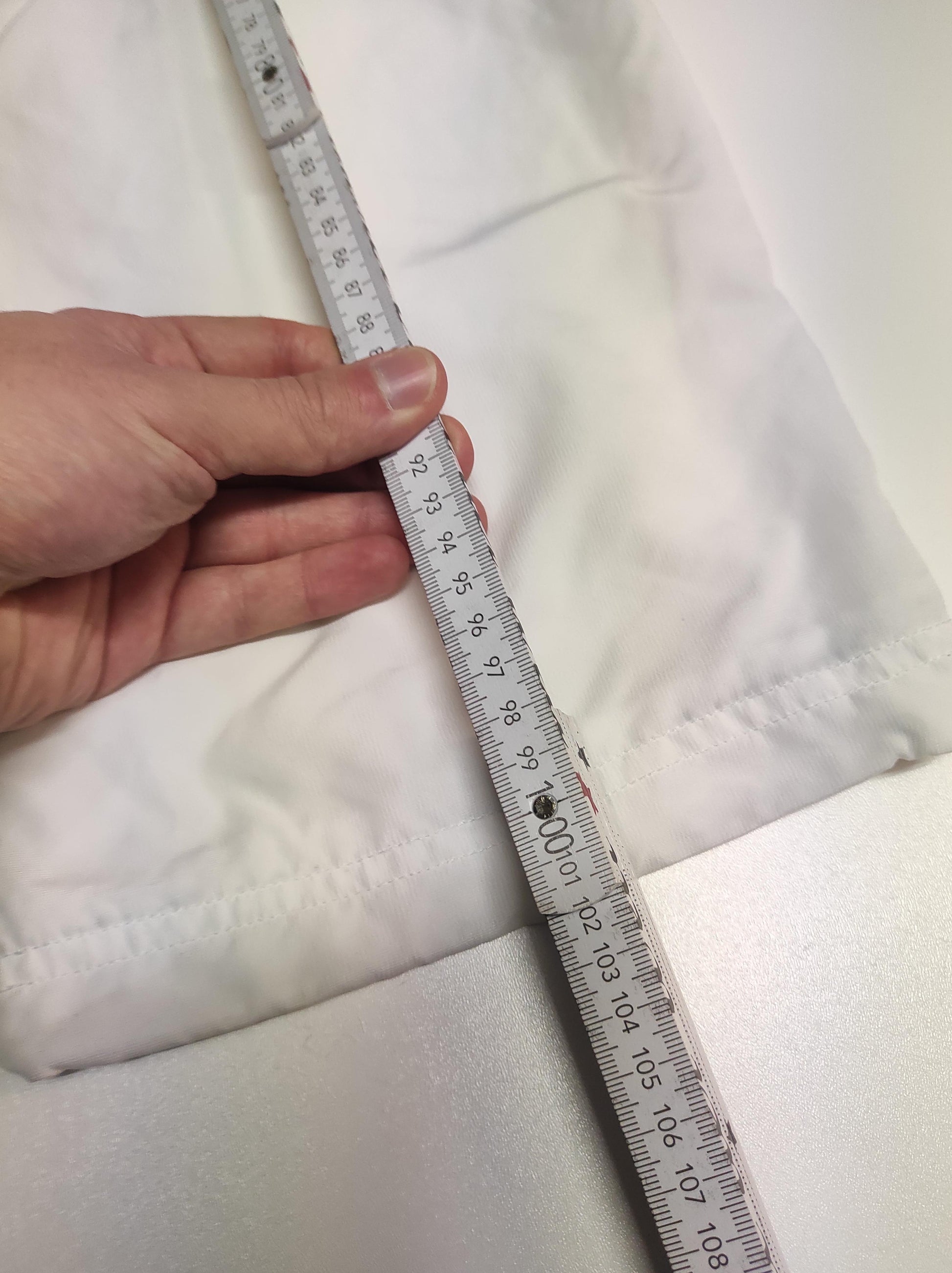 Entdecke unsere Vintage Track Pants von Nike und anderen Marken, erhältlich bei Valuxery.de - Dein Shop für trendige Vintage - Kleidung. Unsere Track Pants sind aus hochwertigen Materialien und