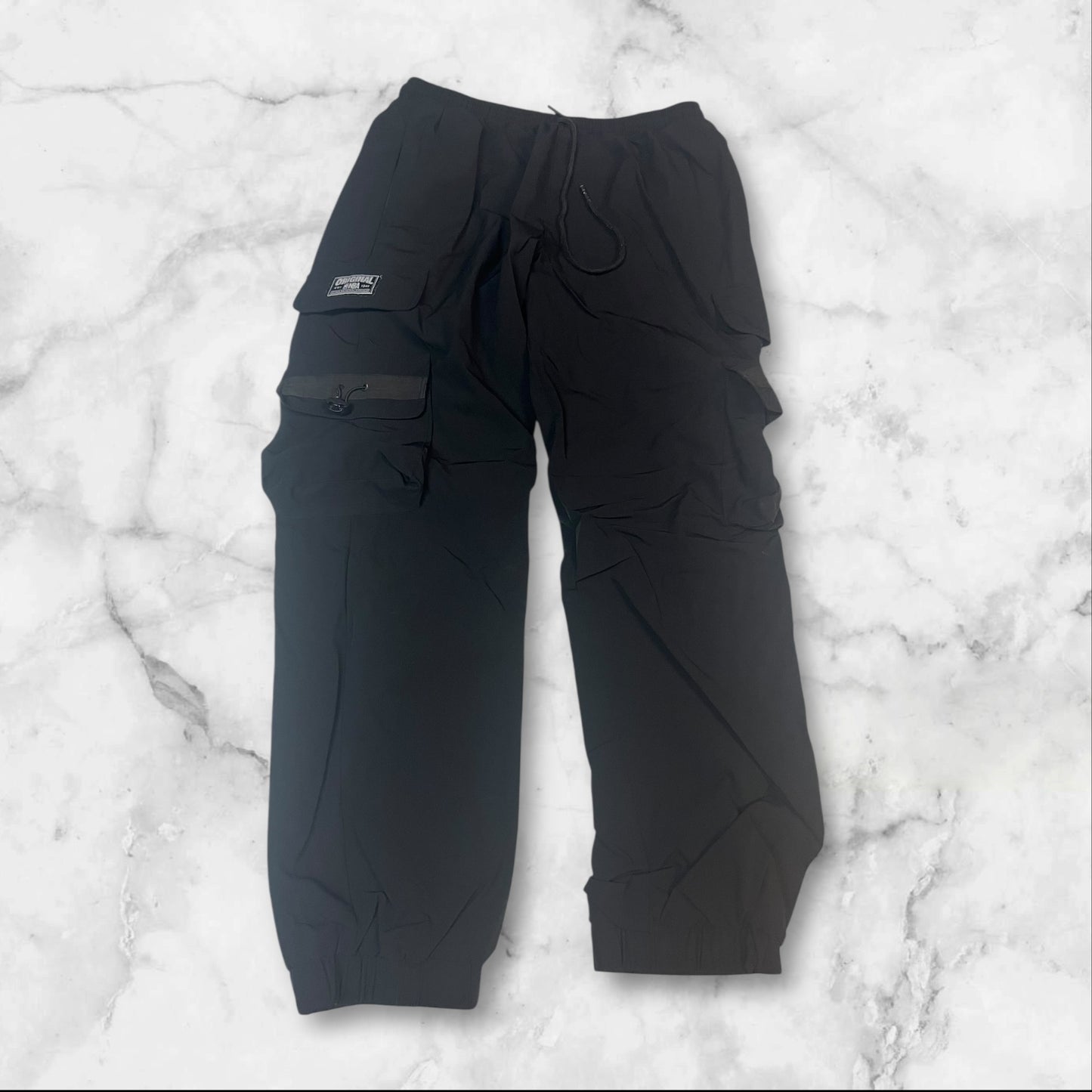 Entdecke unsere Vintage Track Pants von Nike und anderen Marken, erhältlich bei Valuxery.de - Dein Shop für trendige Vintage - Kleidung. Unsere Track Pants sind aus hochwertigen Materialien und
