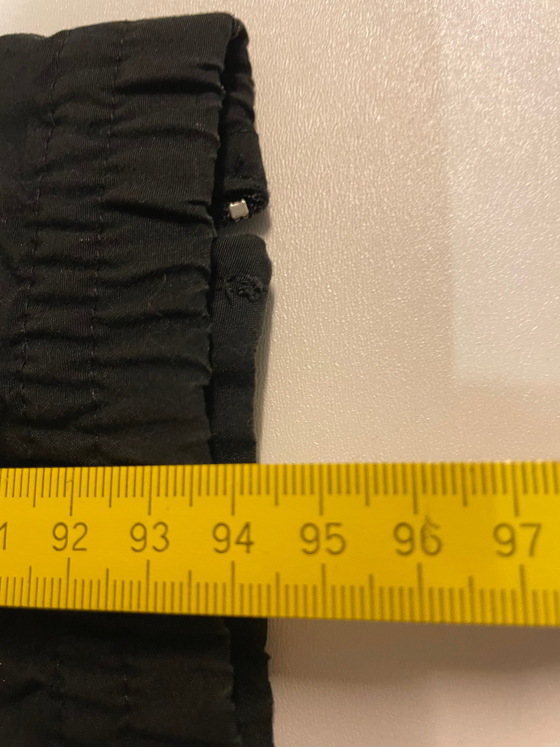 Entdecke unsere Vintage Track Pants von Nike und anderen Marken, erhältlich bei Valuxery.de - Dein Shop für trendige Vintage - Kleidung. Unsere Track Pants sind aus hochwertigen Materialien und