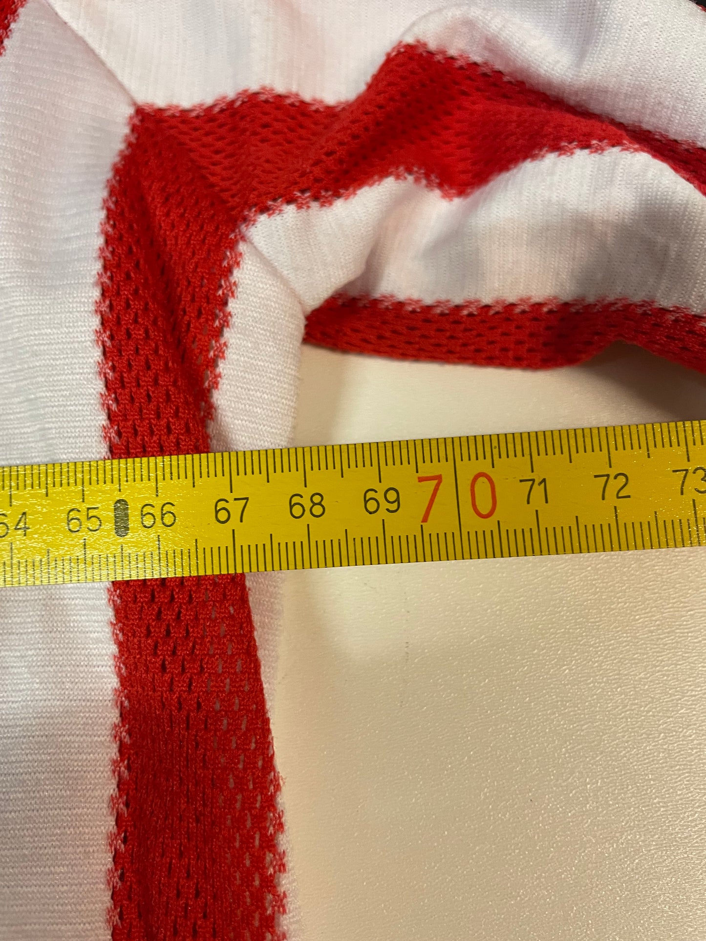 Entdecke unsere Vintage Track Pants von Nike und anderen Marken, erhältlich bei Valuxery.de - Dein Shop für trendige Vintage - Kleidung. Unsere Track Pants sind aus hochwertigen Materialien und