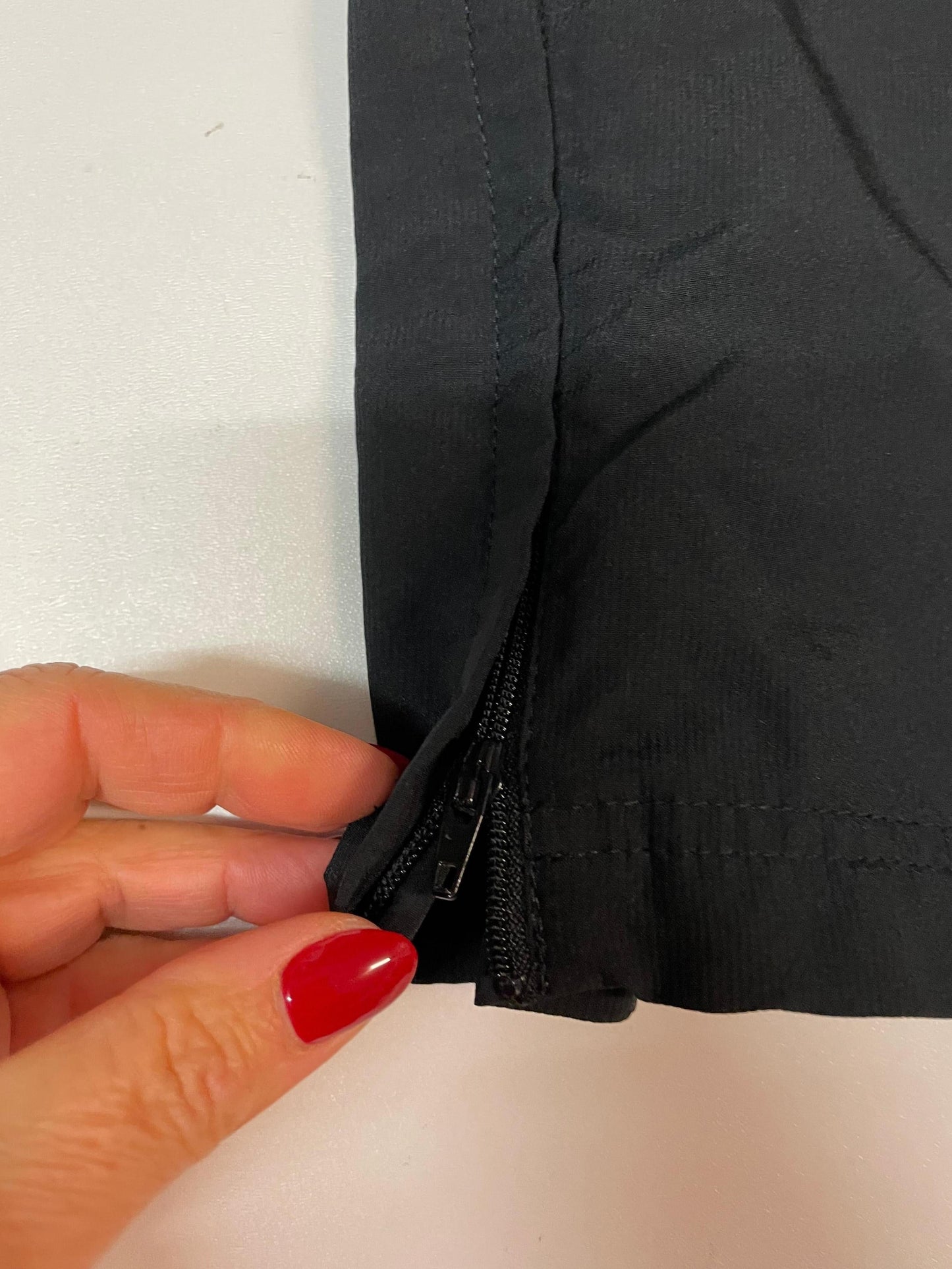 Entdecke unsere Vintage Track Pants von Nike und anderen Marken, erhältlich bei Valuxery.de - Dein Shop für trendige Vintage - Kleidung. Unsere Track Pants sind aus hochwertigen Materialien und