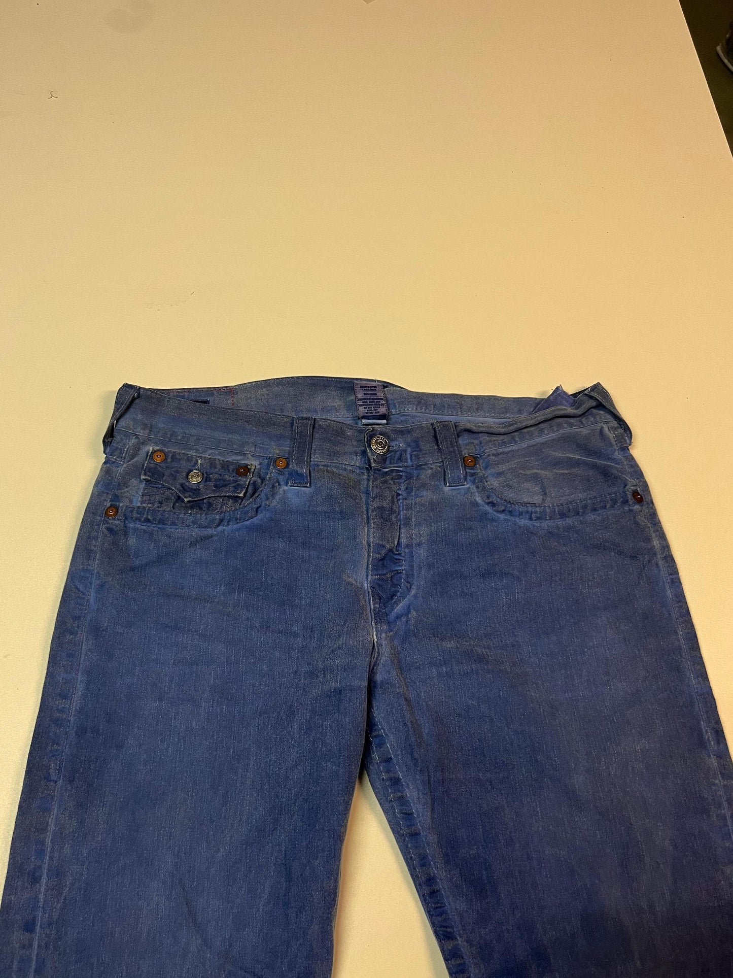 Entdecke unsere Vintage Track Pants von Nike und anderen Marken, erhältlich bei Valuxery.de - Dein Shop für trendige Vintage - Kleidung. Unsere Track Pants sind aus hochwertigen Materialien und