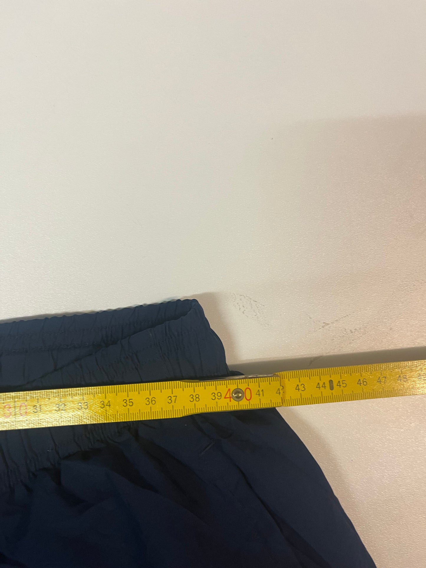 Entdecke unsere Vintage Track Pants von Nike und anderen Marken, erhältlich bei Valuxery.de - Dein Shop für trendige Vintage - Kleidung. Unsere Track Pants sind aus hochwertigen Materialien und