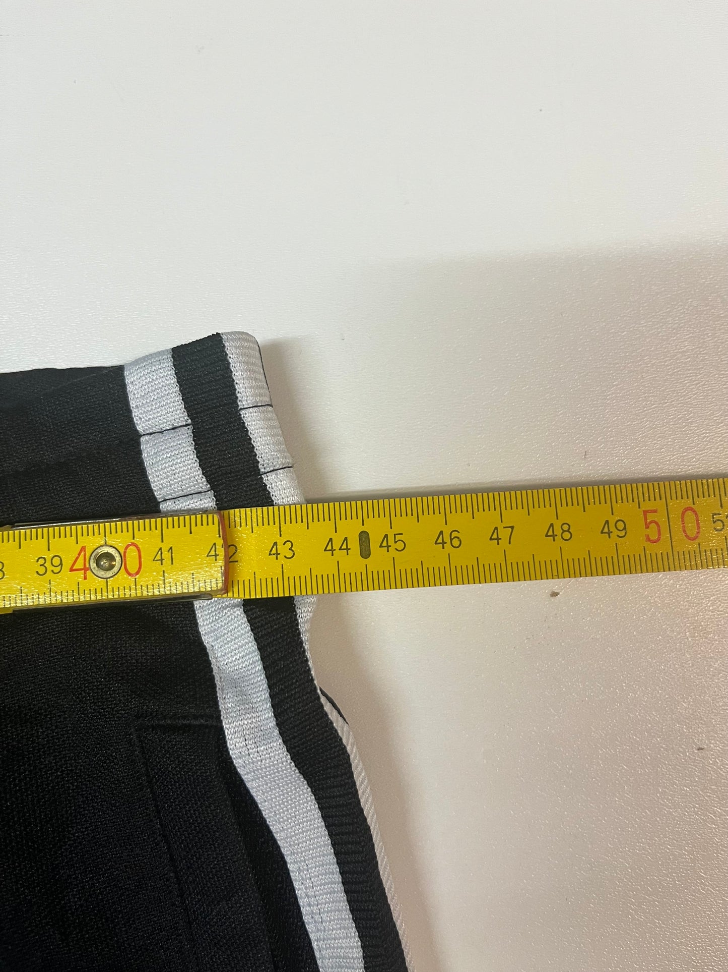 Entdecke unsere Vintage Track Pants von Nike und anderen Marken, erhältlich bei Valuxery.de - Dein Shop für trendige Vintage - Kleidung. Unsere Track Pants sind aus hochwertigen Materialien und