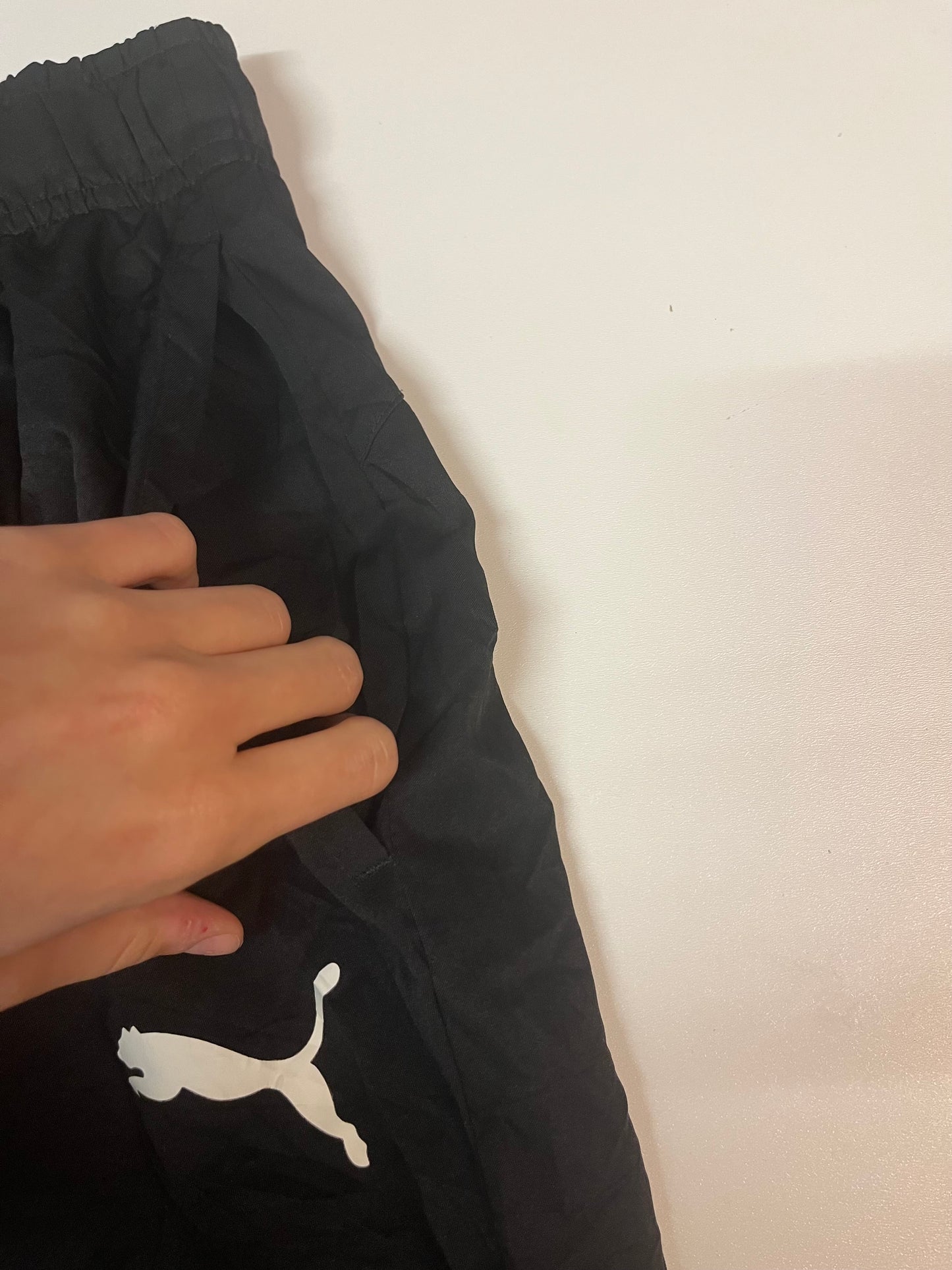 Entdecke unsere Vintage Track Pants von Nike und anderen Marken, erhältlich bei Valuxery.de - Dein Shop für trendige Vintage - Kleidung. Unsere Track Pants sind aus hochwertigen Materialien und