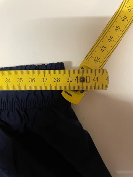 Entdecke unsere Vintage Track Pants von Nike und anderen Marken, erhältlich bei Valuxery.de - Dein Shop für trendige Vintage - Kleidung. Unsere Track Pants sind aus hochwertigen Materialien und