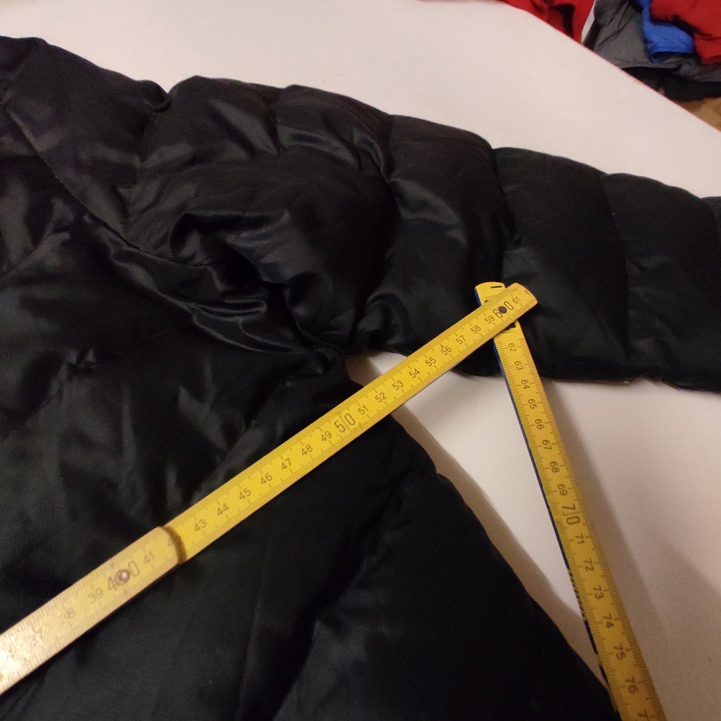 Entdecke unsere Vintage Track Pants von Nike und anderen Marken, erhältlich bei Valuxery.de - Dein Shop für trendige Vintage - Kleidung. Unsere Track Pants sind aus hochwertigen Materialien und