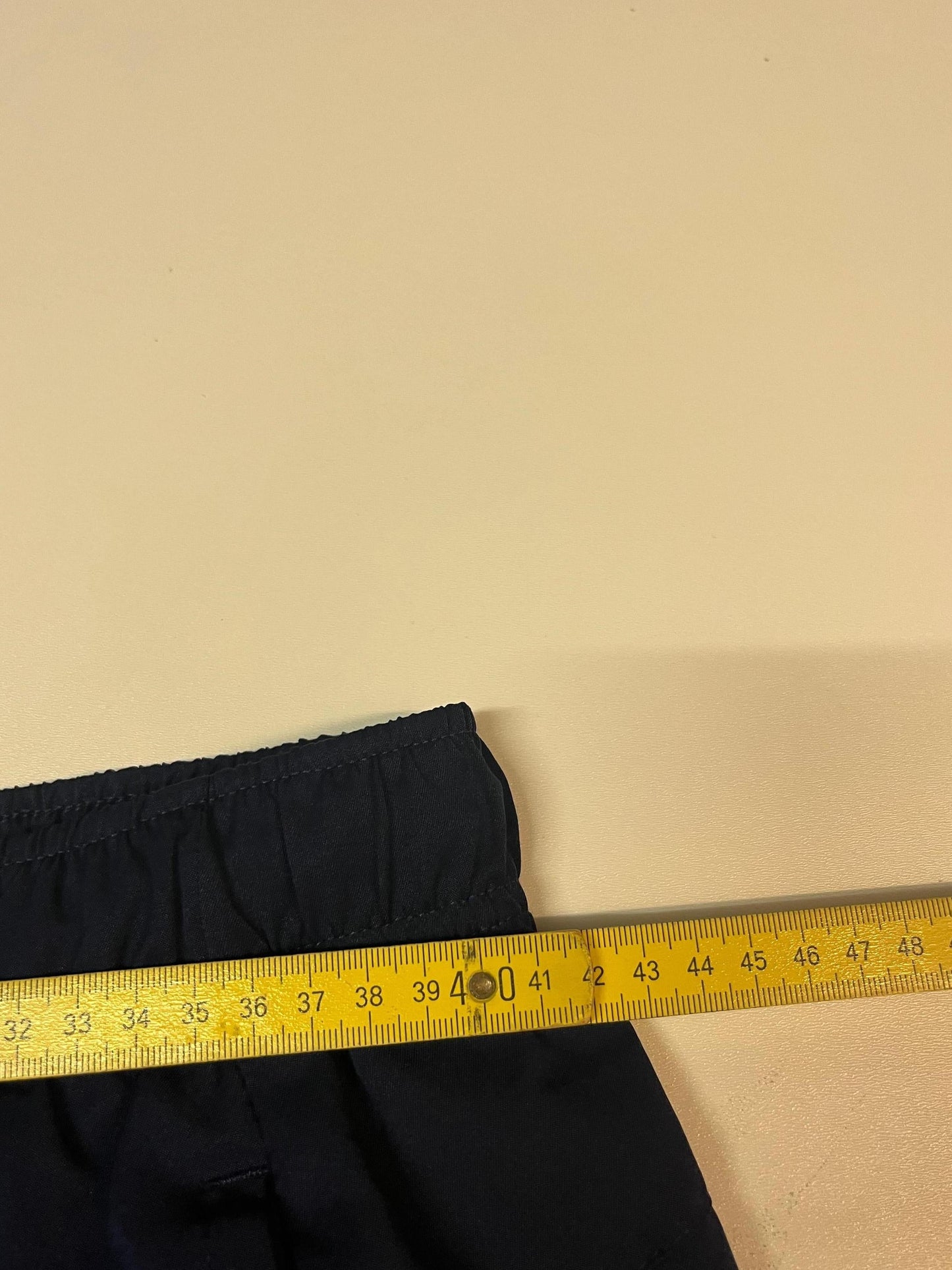 Entdecke unsere Vintage Track Pants von Nike und anderen Marken, erhältlich bei Valuxery.de - Dein Shop für trendige Vintage - Kleidung. Unsere Track Pants sind aus hochwertigen Materialien und