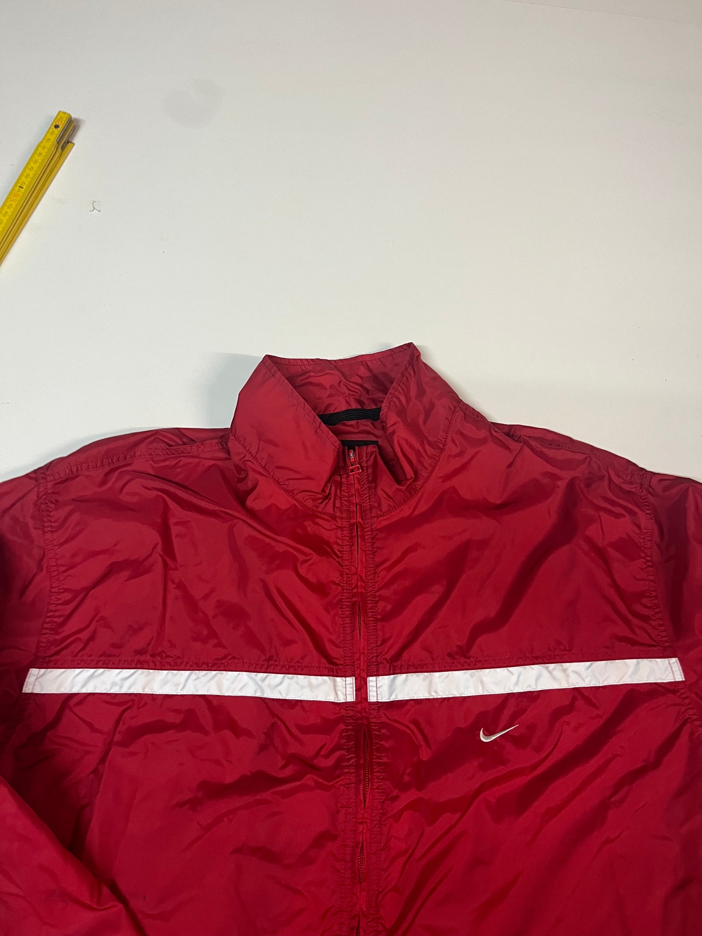 Entdecke unsere Vintage Track Pants von Nike und anderen Marken, erhältlich bei Valuxery.de - Dein Shop für trendige Vintage - Kleidung. Unsere Track Pants sind aus hochwertigen Materialien und