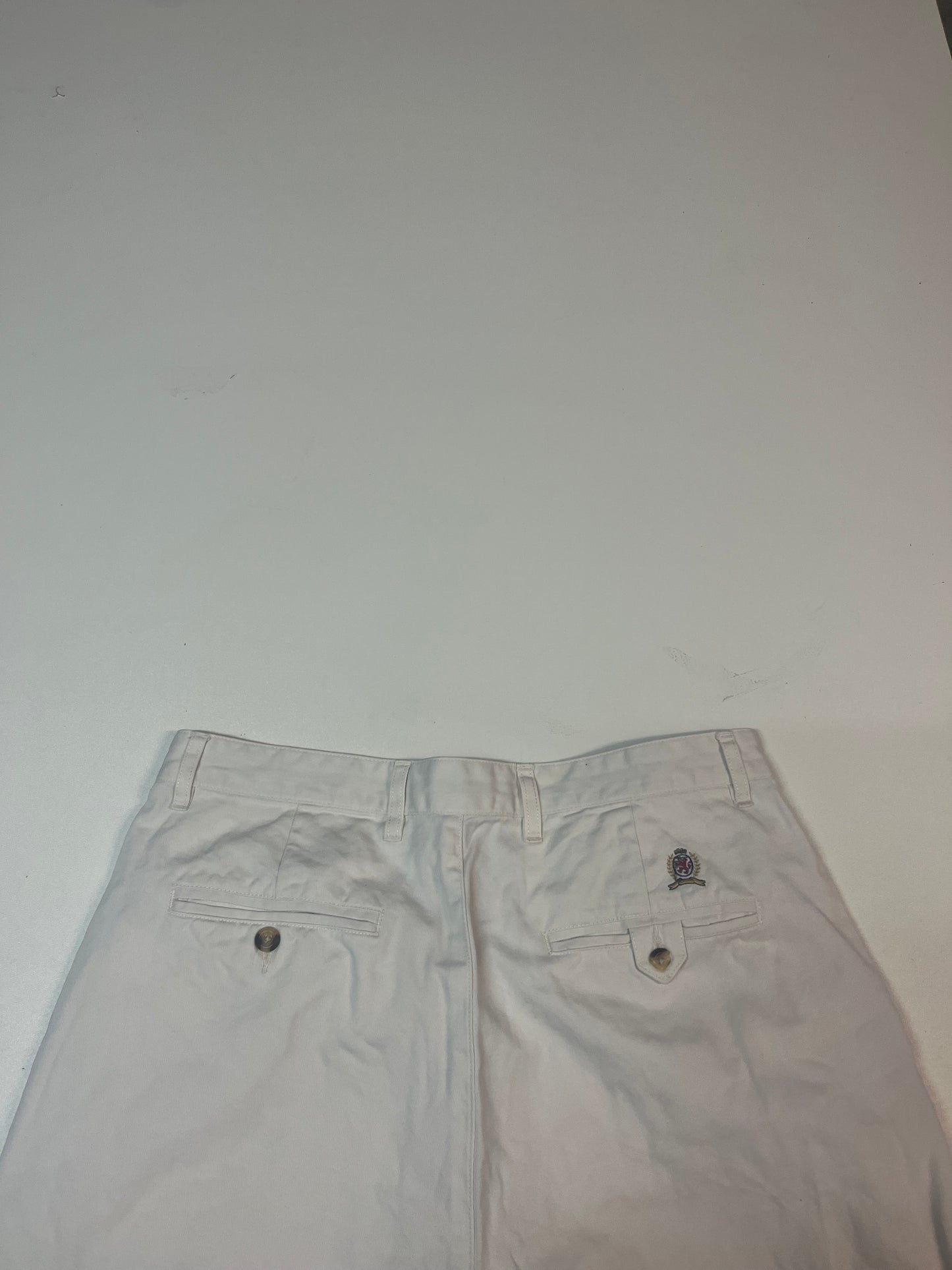 Entdecke unsere Vintage Track Pants von Nike und anderen Marken, erhältlich bei Valuxery.de - Dein Shop für trendige Vintage - Kleidung. Unsere Track Pants sind aus hochwertigen Materialien und