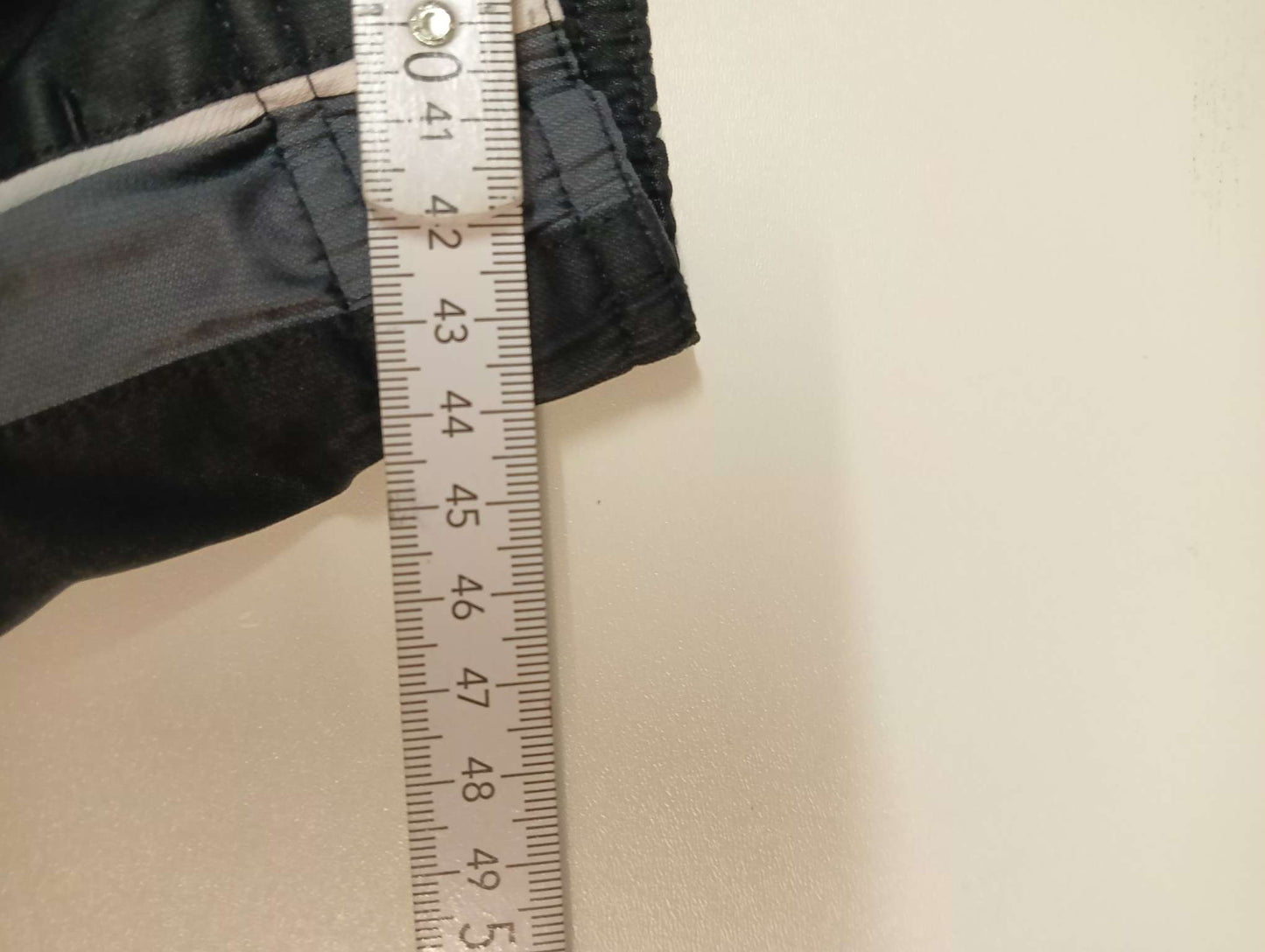 Entdecke unsere Vintage Track Pants von Nike und anderen Marken, erhältlich bei Valuxery.de - Dein Shop für trendige Vintage - Kleidung. Unsere Track Pants sind aus hochwertigen Materialien und
