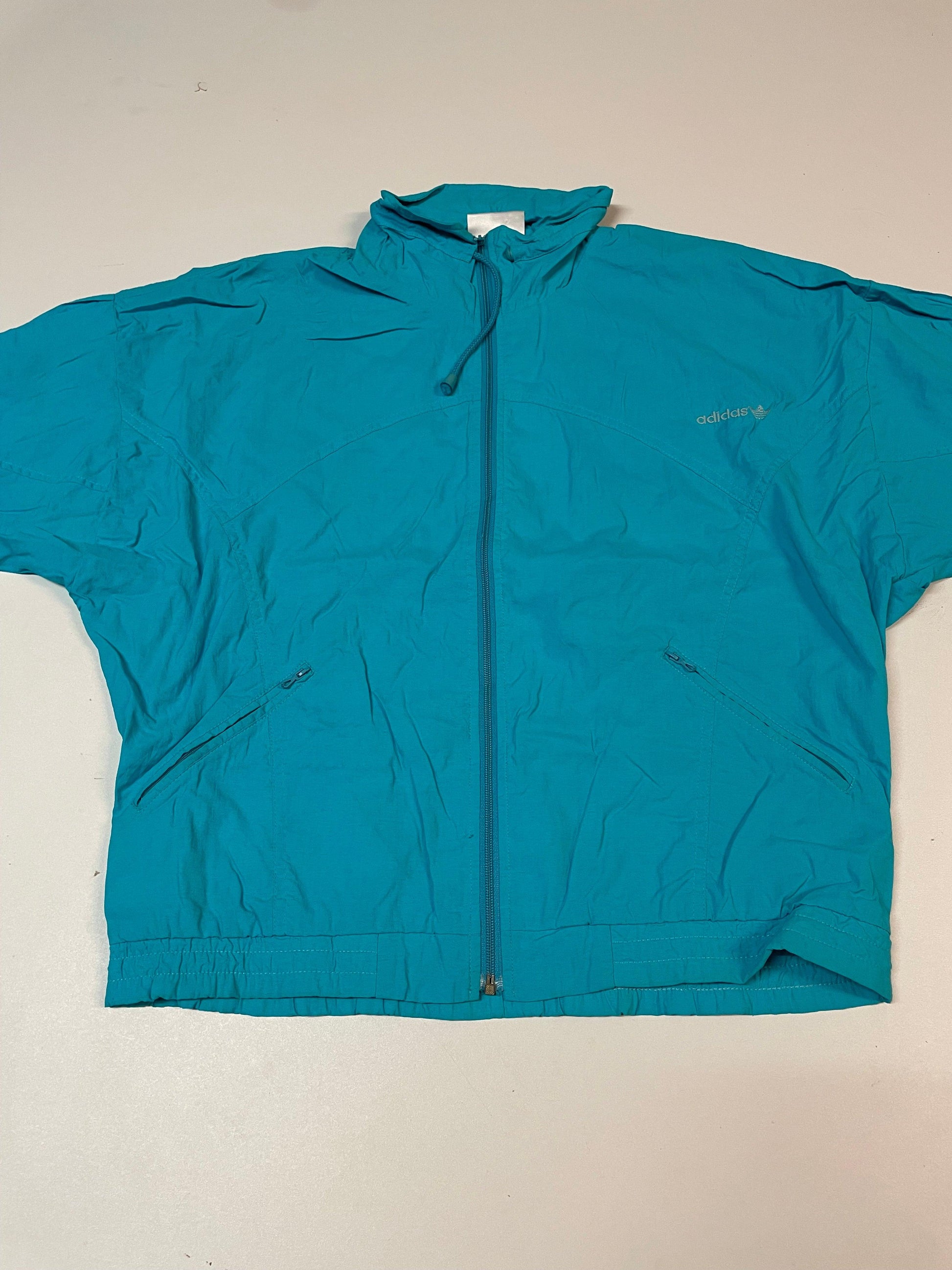 Entdecke unsere Vintage Track Pants von Nike und anderen Marken, erhältlich bei Valuxery.de - Dein Shop für trendige Vintage - Kleidung. Unsere Track Pants sind aus hochwertigen Materialien und