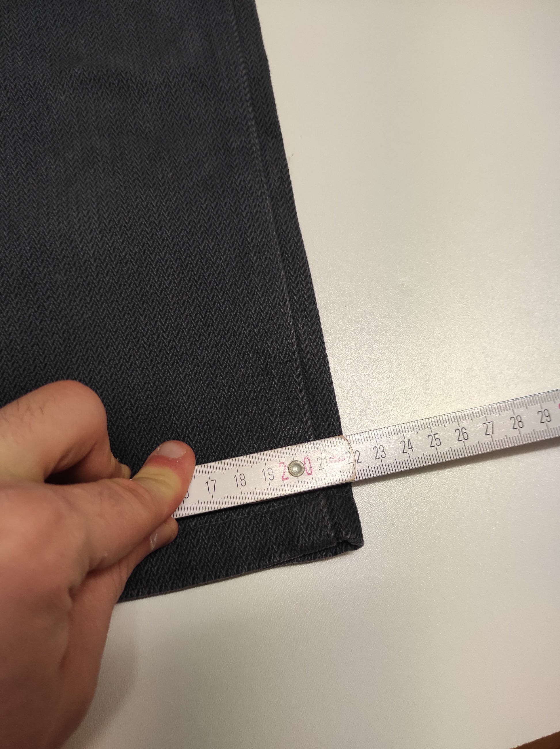 Entdecke unsere Vintage Track Pants von Nike und anderen Marken, erhältlich bei Valuxery.de - Dein Shop für trendige Vintage - Kleidung. Unsere Track Pants sind aus hochwertigen Materialien und