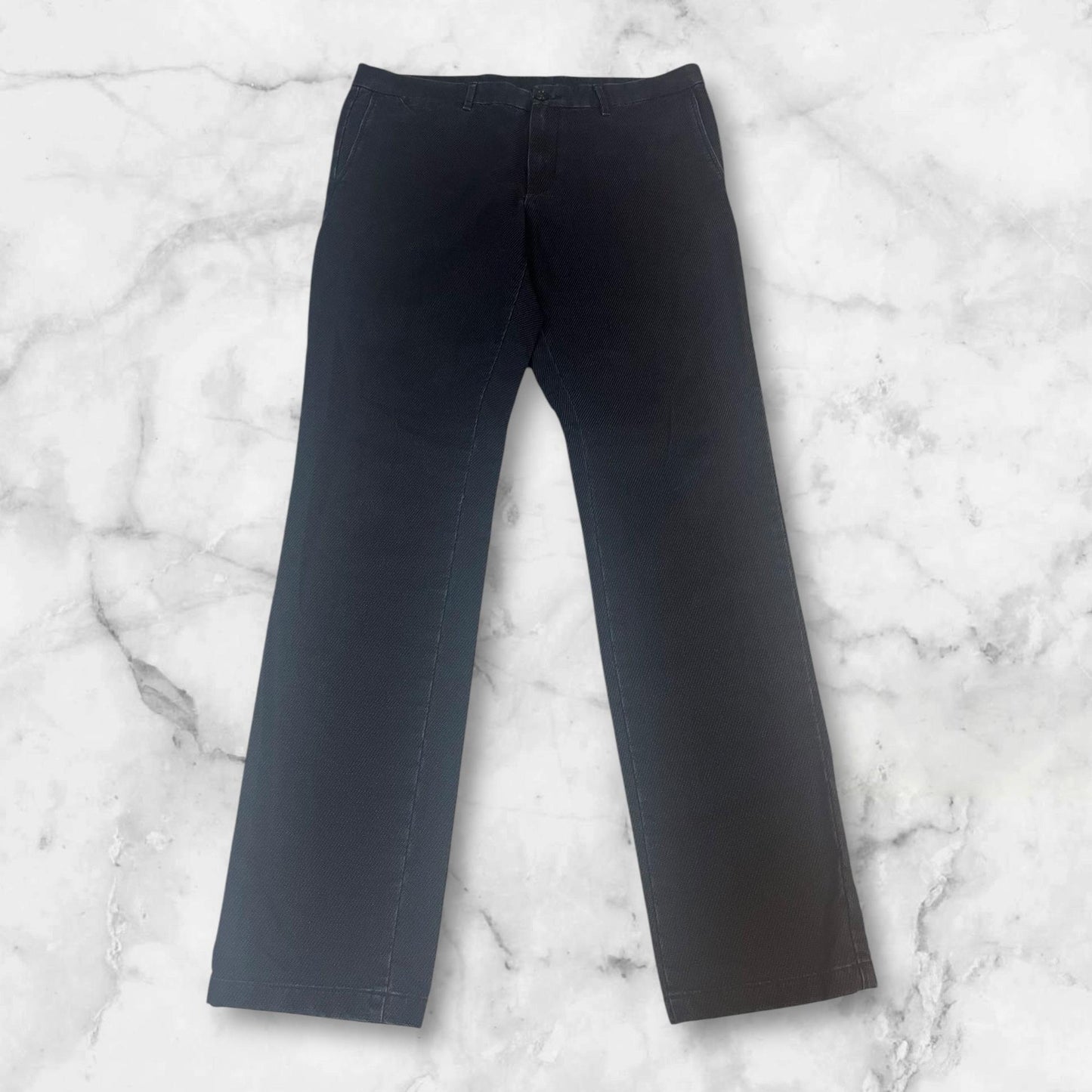 Entdecke unsere Vintage Track Pants von Nike und anderen Marken, erhältlich bei Valuxery.de - Dein Shop für trendige Vintage - Kleidung. Unsere Track Pants sind aus hochwertigen Materialien und