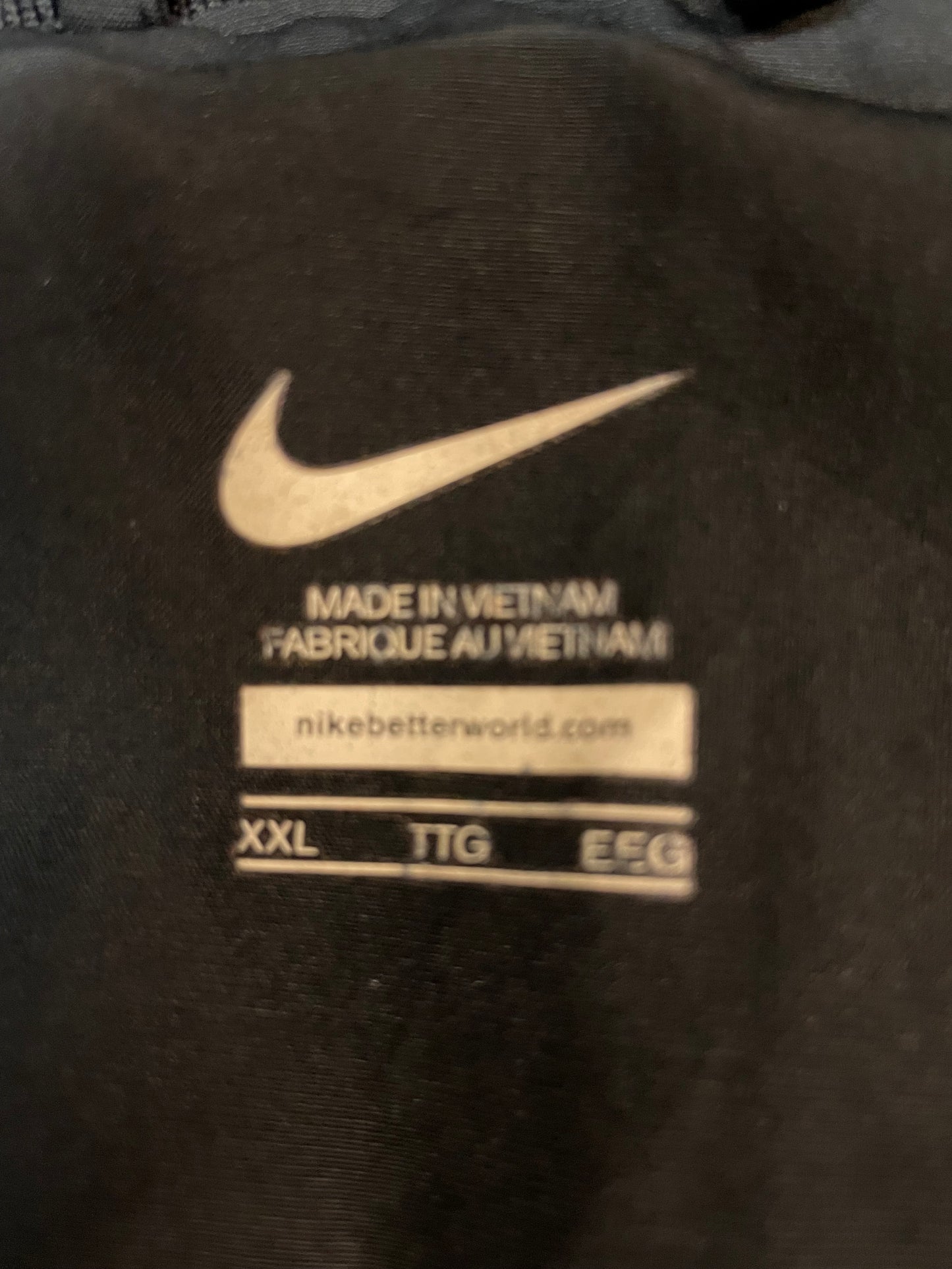 Entdecke unsere Vintage Track Pants von Nike und anderen Marken, erhältlich bei Valuxery.de - Dein Shop für trendige Vintage - Kleidung. Unsere Track Pants sind aus hochwertigen Materialien und