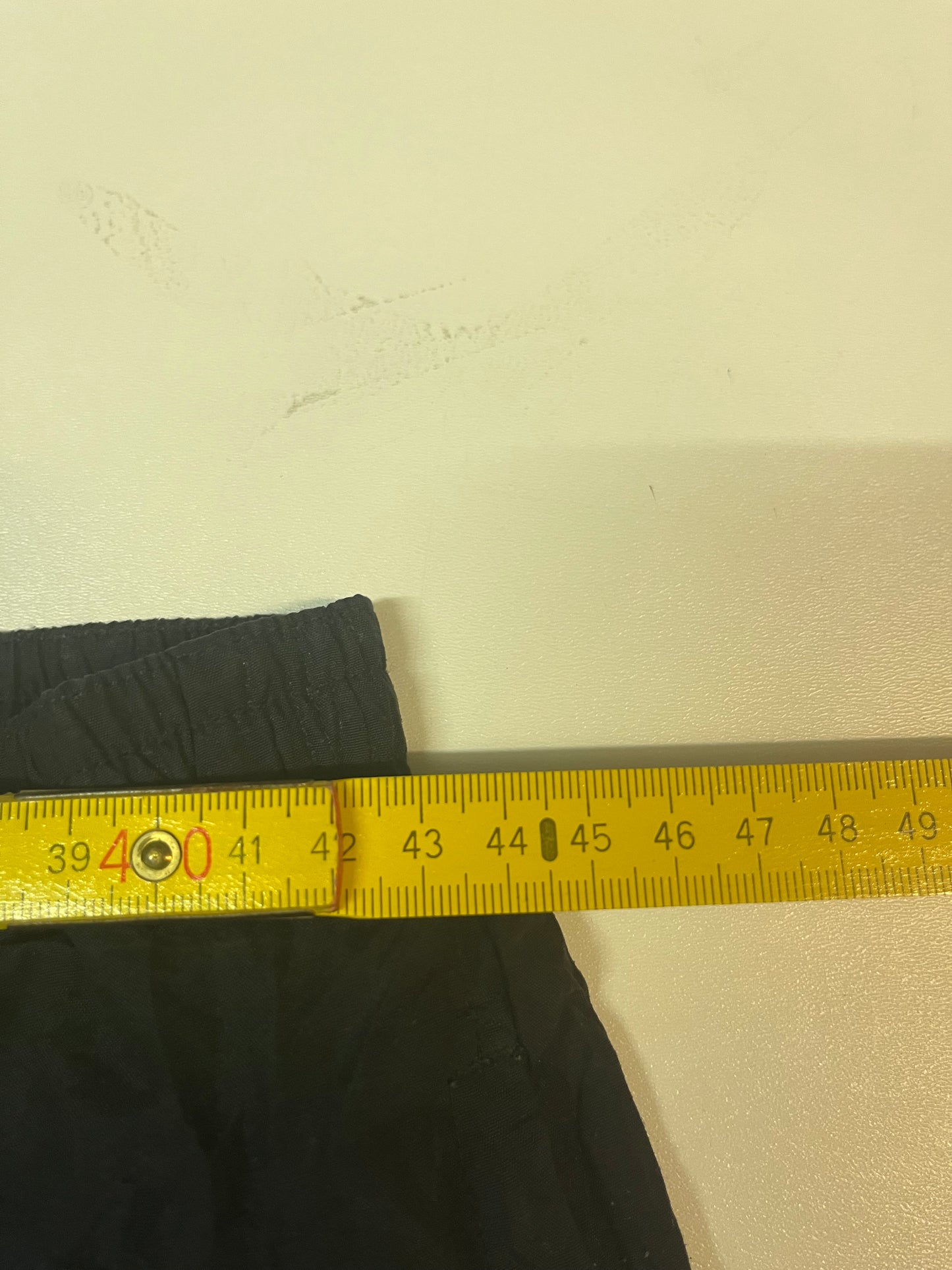 Entdecke unsere Vintage Track Pants von Nike und anderen Marken, erhältlich bei Valuxery.de - Dein Shop für trendige Vintage - Kleidung. Unsere Track Pants sind aus hochwertigen Materialien und