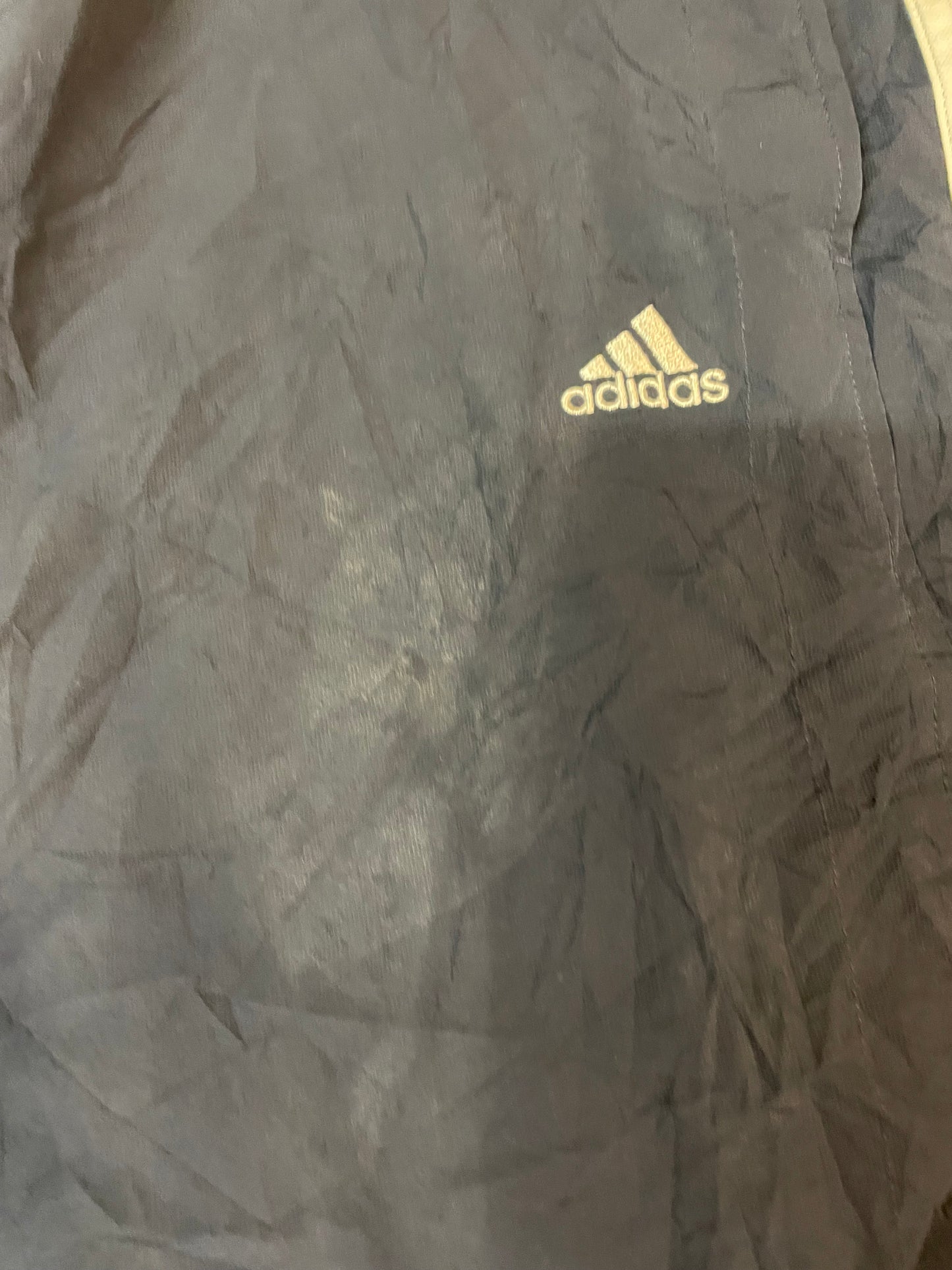Entdecke unsere Vintage Track Pants von Nike und anderen Marken, erhältlich bei Valuxery.de - Dein Shop für trendige Vintage - Kleidung. Unsere Track Pants sind aus hochwertigen Materialien und