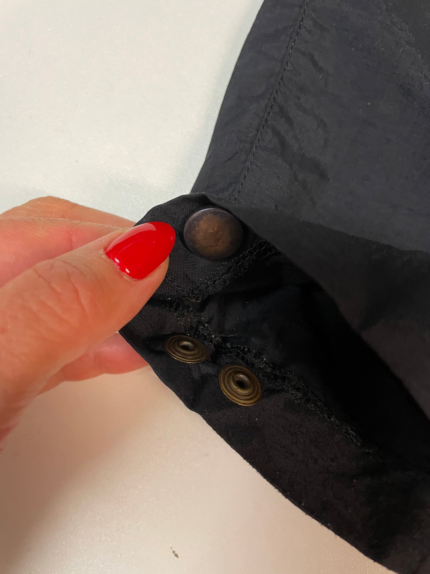 Entdecke unsere Vintage Track Pants von Nike und anderen Marken, erhältlich bei Valuxery.de - Dein Shop für trendige Vintage - Kleidung. Unsere Track Pants sind aus hochwertigen Materialien und