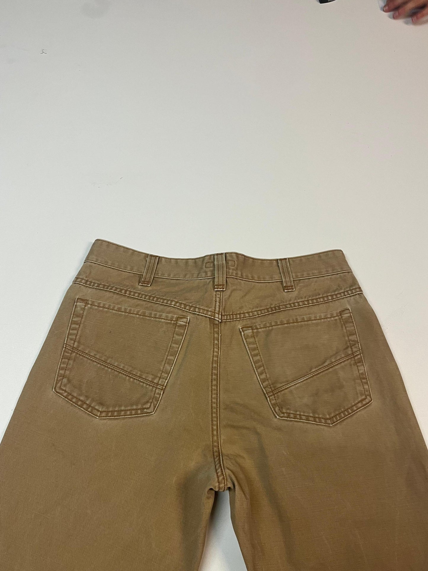 Entdecke unsere Vintage Track Pants von Nike und anderen Marken, erhältlich bei Valuxery.de - Dein Shop für trendige Vintage - Kleidung. Unsere Track Pants sind aus hochwertigen Materialien und