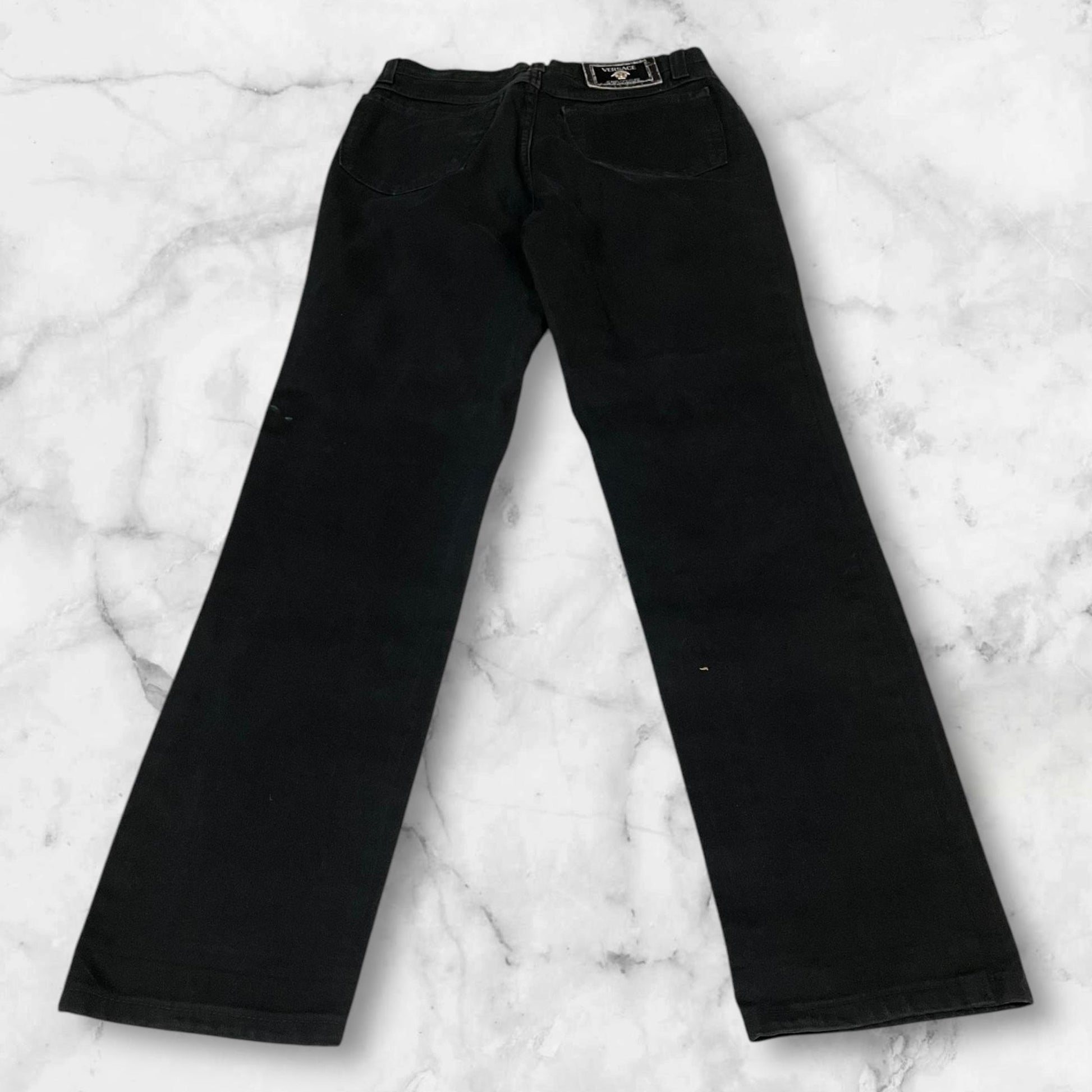 Entdecke unsere Vintage Track Pants von Nike und anderen Marken, erhältlich bei Valuxery.de - Dein Shop für trendige Vintage - Kleidung. Unsere Track Pants sind aus hochwertigen Materialien und